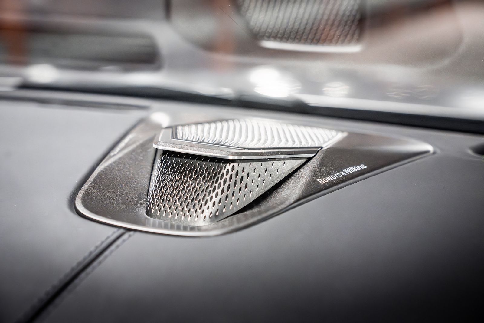 Fahrzeugabbildung Aston Martin V8 Vantage BOWERS&WILKINS|TRAUMAUTO|MY25