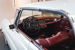 Fahrzeugabbildung Mercedes-Benz 280SE/C/8 2.8 Coupé *FLACHKÜHLER/SCHALTER *