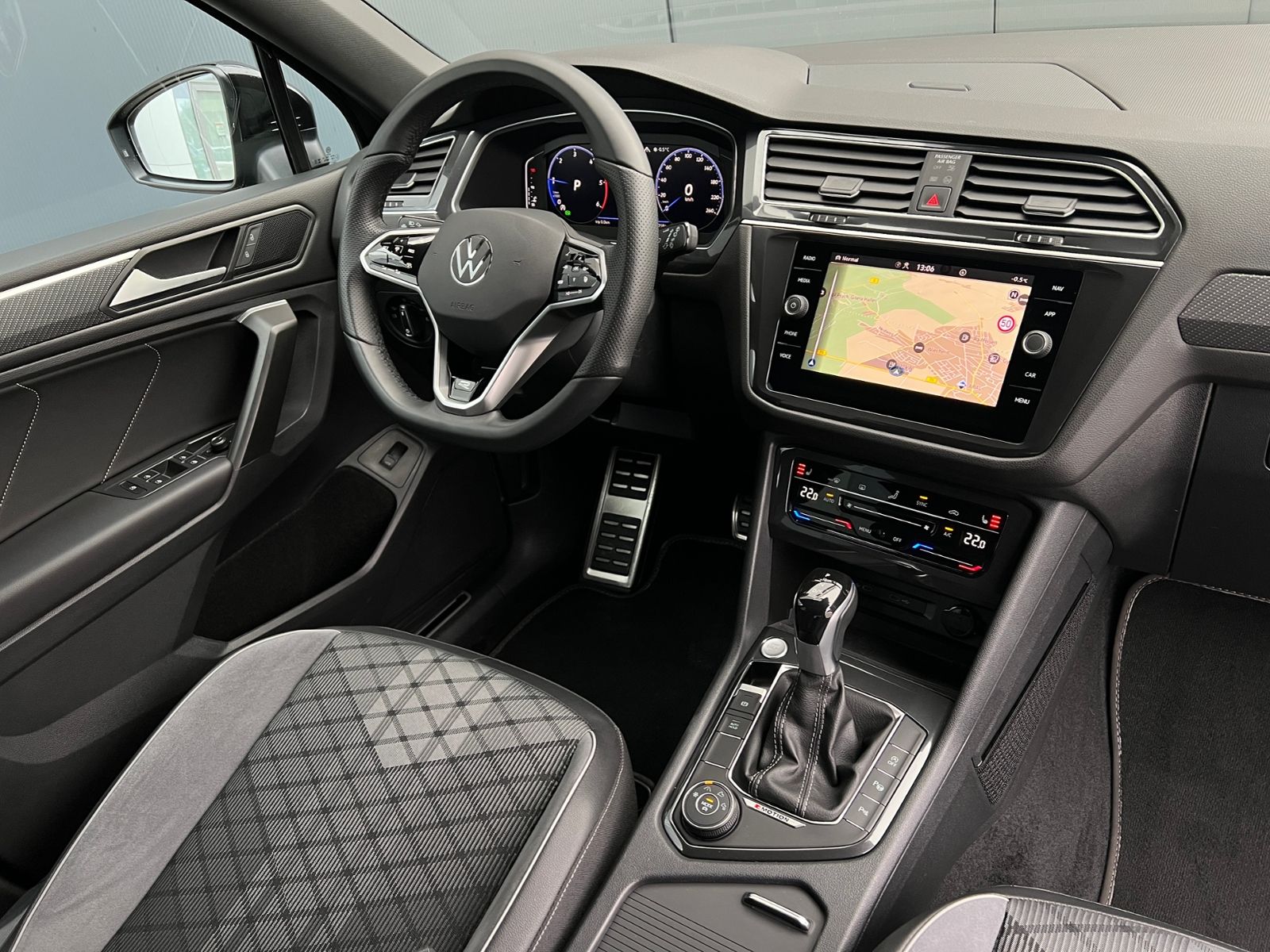 Fahrzeugabbildung Volkswagen Tiguan Allspace R-Line 2.0 TDI DSG 4MOTION *AHK,