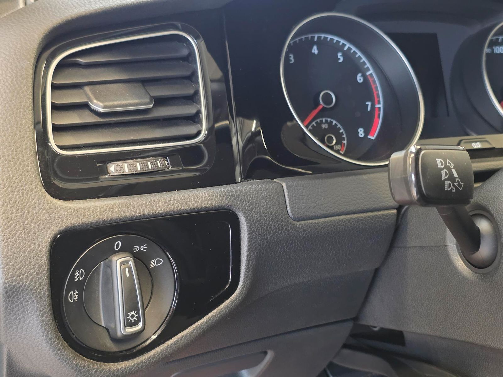 Fahrzeugabbildung Volkswagen Golf Variant 1.5 TSI Highline/LED/Shz/ACC/Ahk