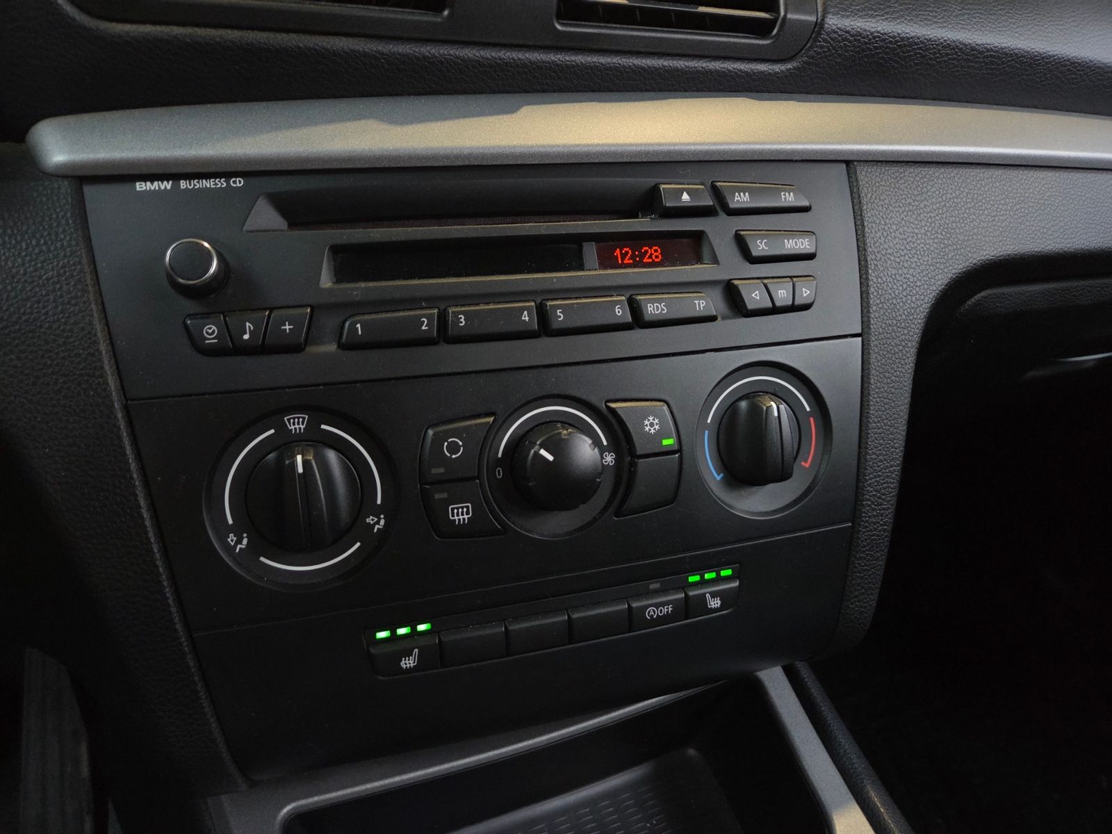 Fahrzeugabbildung BMW 116i Limousine KLIMA SHZ ALU - KM-Original