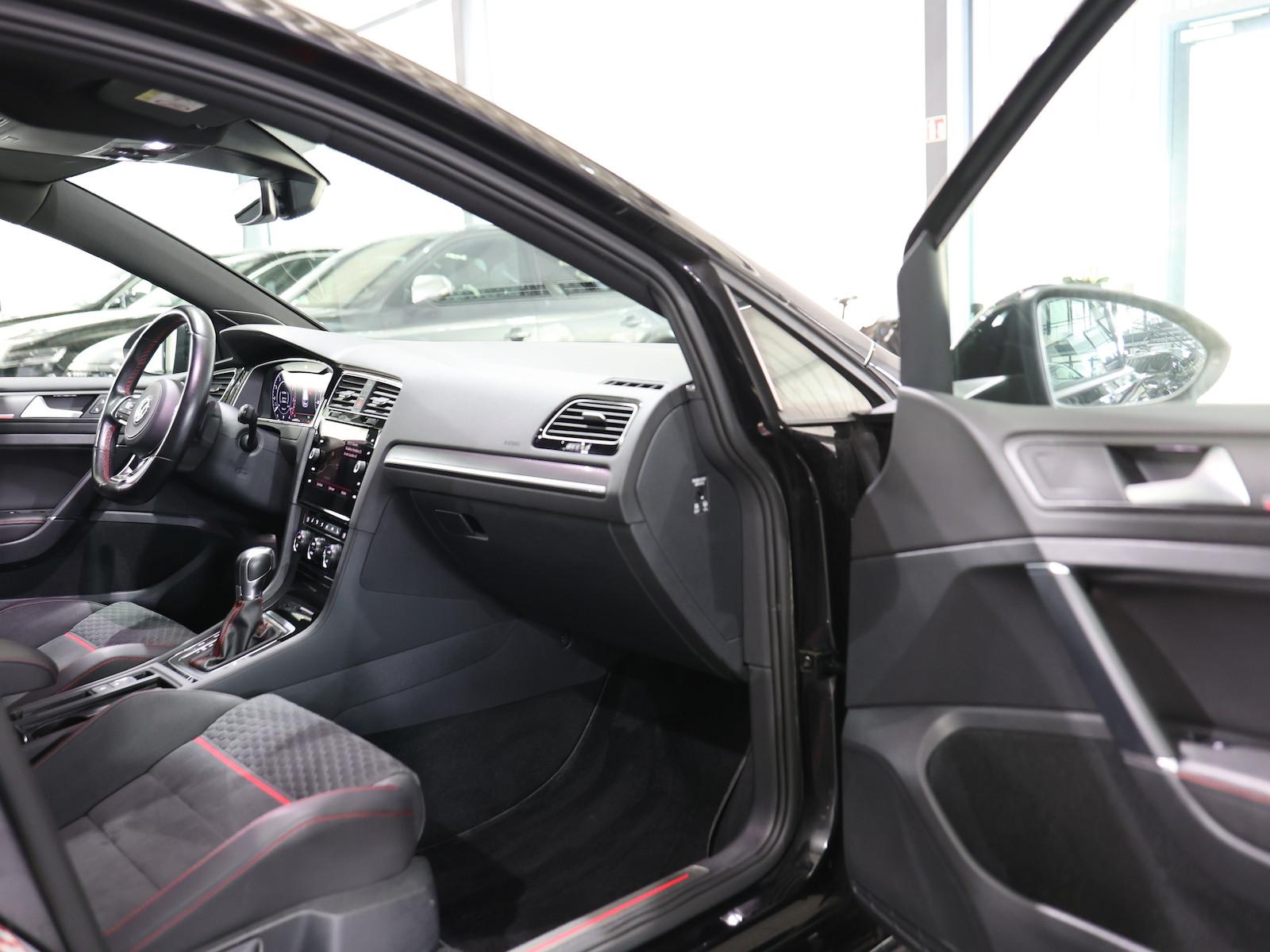 Volkswagen Golf GTI VII 2.0 TSI DSG PERFORMANCE / LED,LEDER
