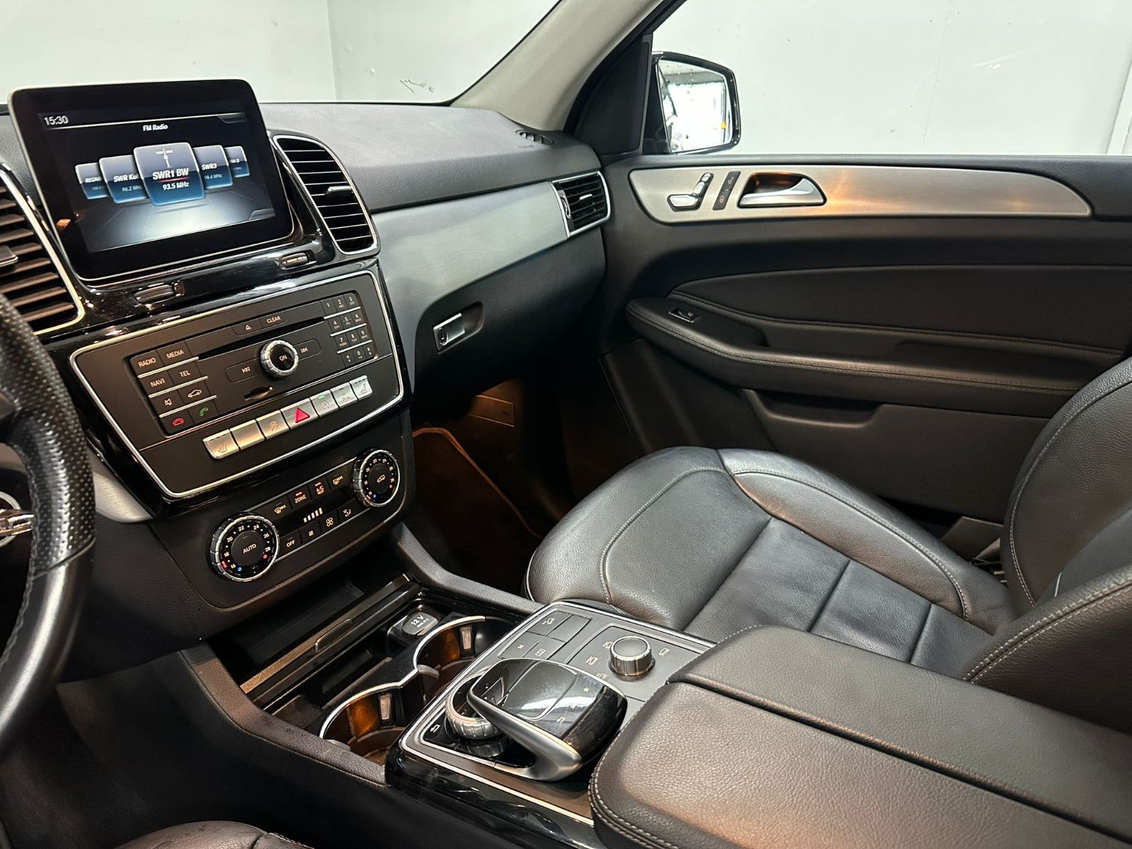 Fahrzeugabbildung Mercedes-Benz GLE 350 d 4MATIC *AHK*NAVI*IHC+*SCHIEBEDACH*LED