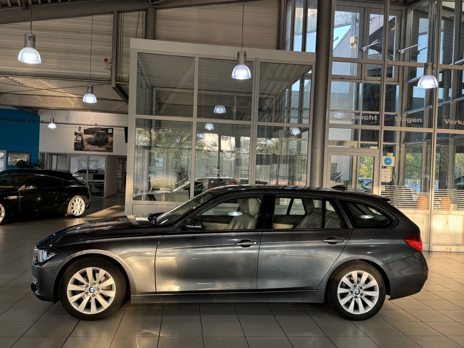 Fahrzeugabbildung BMW 320d Modern Line Panorama Kamera HUD Komfort