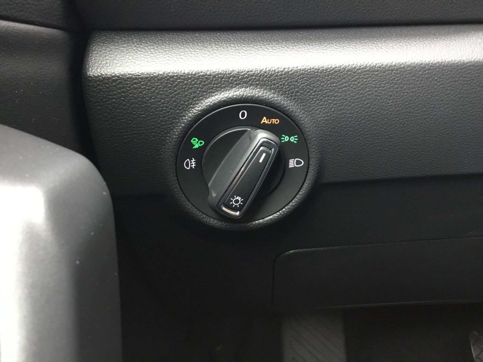 Fahrzeugabbildung Volkswagen T-Roc 1.5 TSI DSG Style+AHK+MatrixLED+ACC+Pano