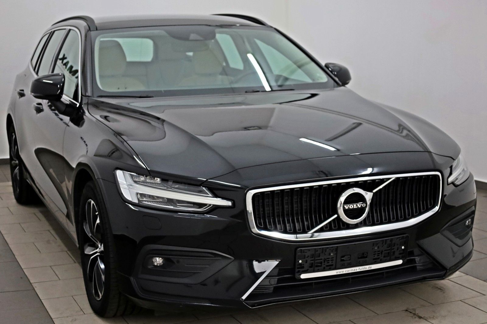 Fahrzeugabbildung Volvo V60 B4 D, Momentum Pro,Leder,Navi,SH,Kamera,ACC