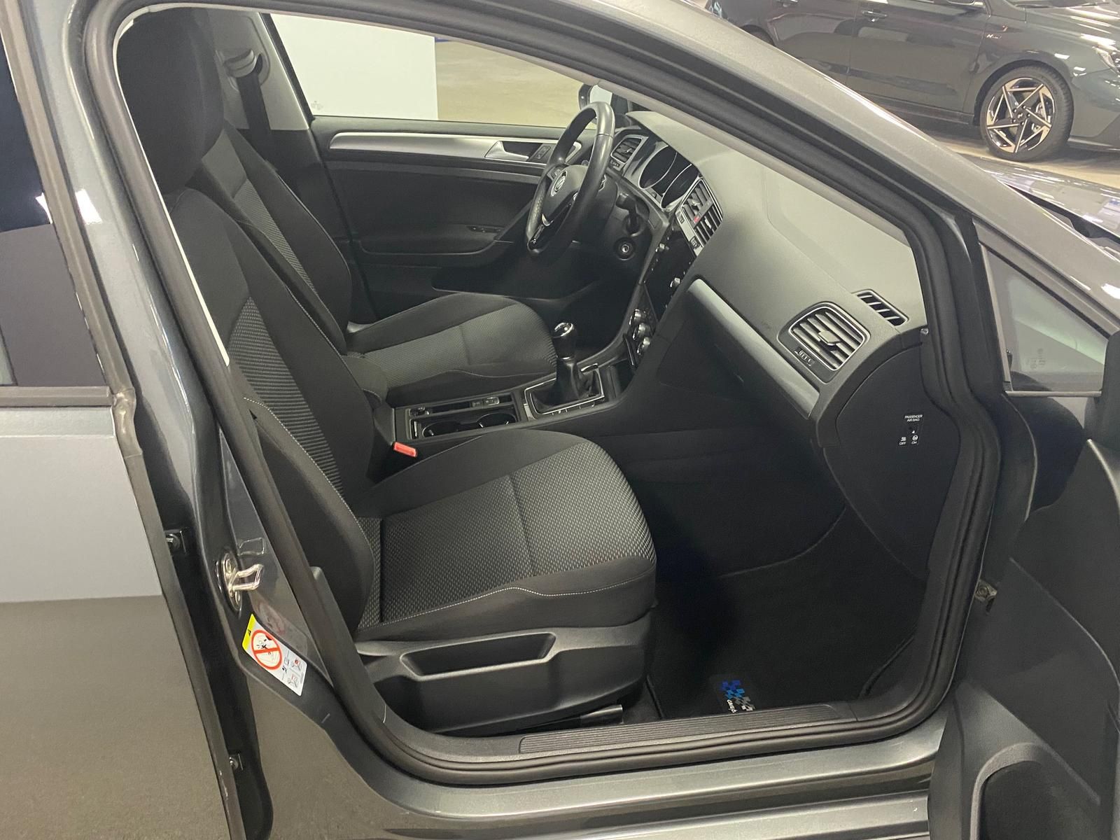 Fahrzeugabbildung Volkswagen Golf Variant 1.0 TSI Trendline BMT+KLIMA+PDC+LED