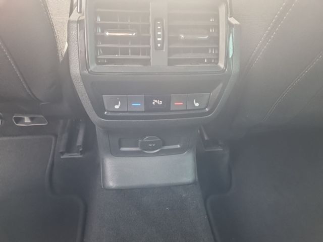 Fahrzeugabbildung SKODA Karoq 1,5 TSI DSG Sportline NAVI LED MATRIX AHK
