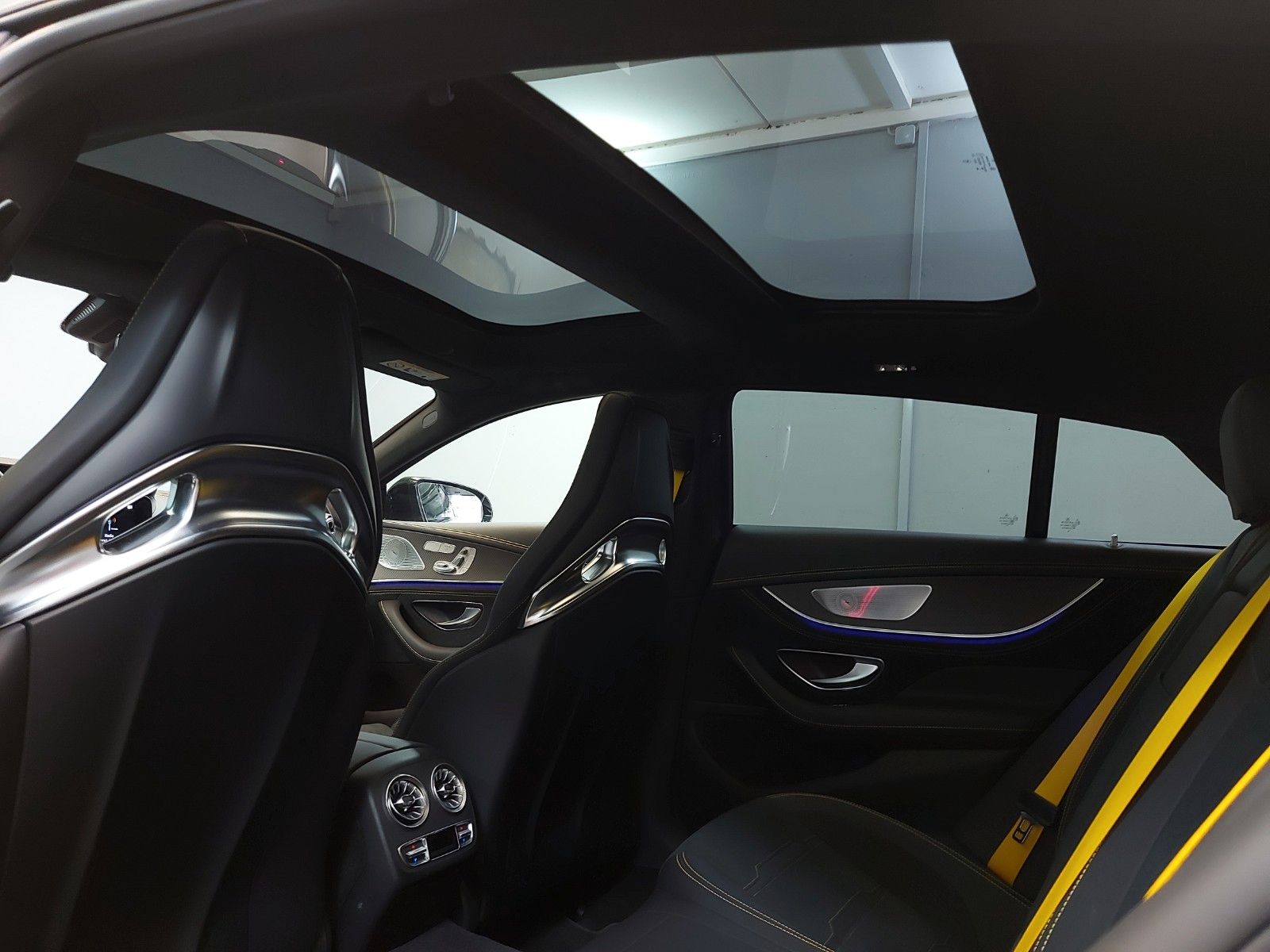 Fahrzeugabbildung Mercedes-Benz GT 63 S 4M+ *KERAMIC*CARBON*PANORAMA*VOLL*