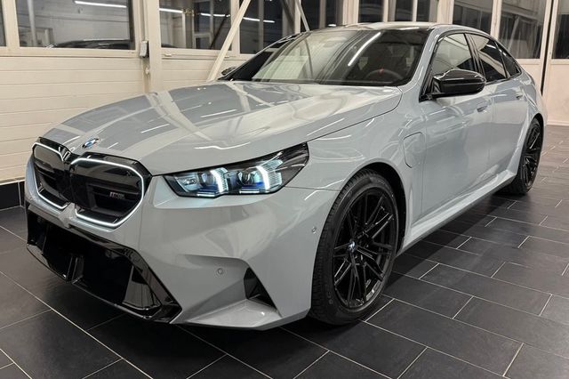 BMW M5 Plug-In Hybrid xDrive GREY LEATHER BLACK