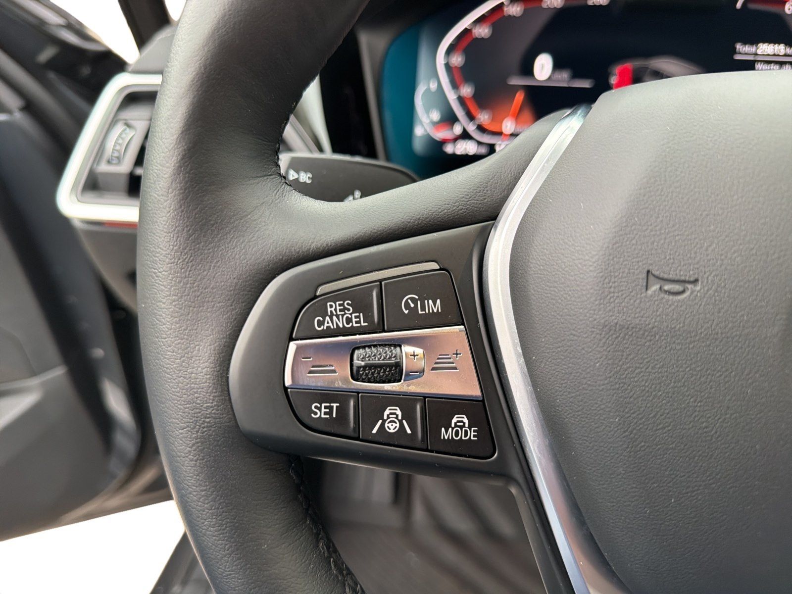 BMW 318i Touring AHK 360° RFK LORDOSE LED SHZ DAB BT foto 17