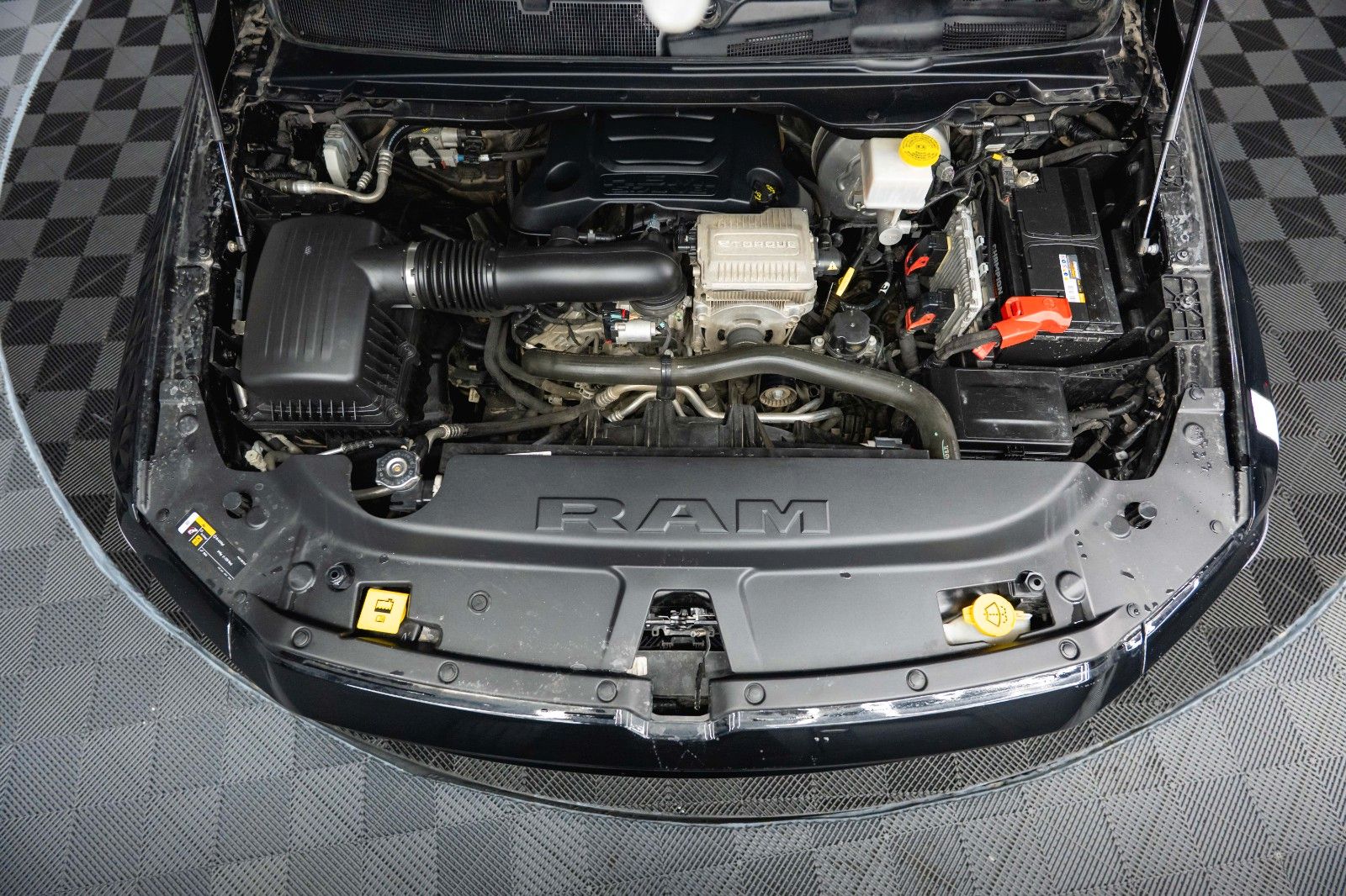 Fahrzeugabbildung Dodge RAM 5.7 V8 HEMI 4x4 OFFROAD Night Limited 19%