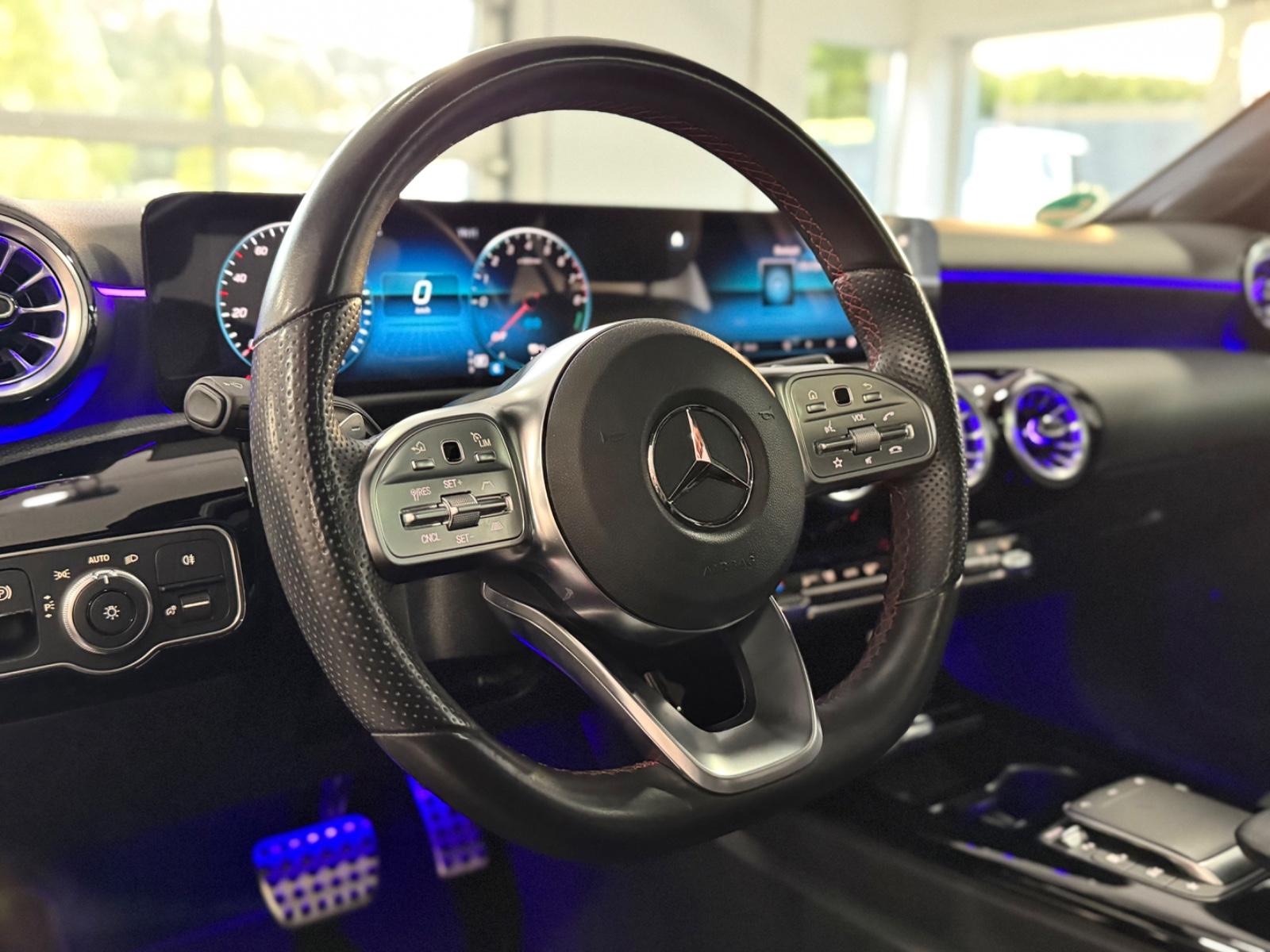 Mercedes-Benz A250e/AMG/Night/Pano/Widescreen/Kamera/Distronic
