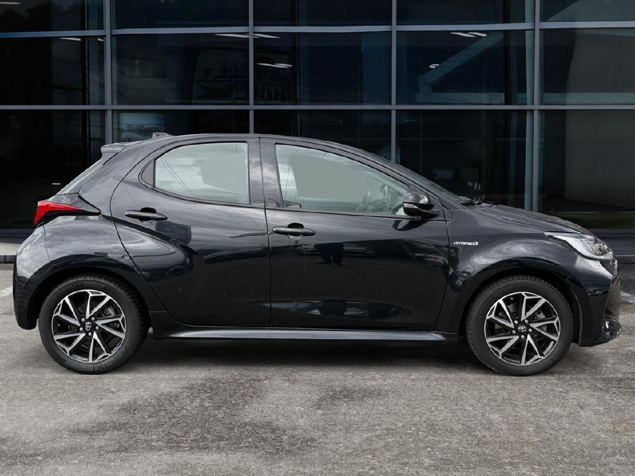 Fahrzeugabbildung Toyota Yaris Hybrid Club
