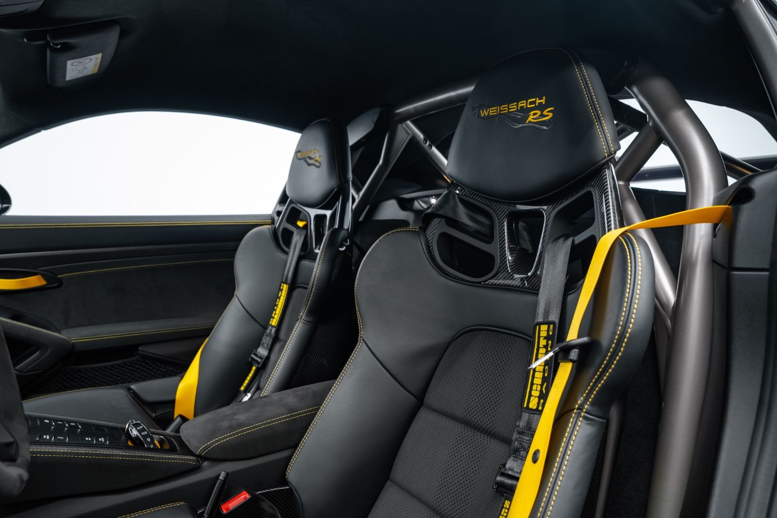 Fahrzeugabbildung Porsche 718 Cayman GT4 RS WEISSACH/PCCB/LIFT/CARBON