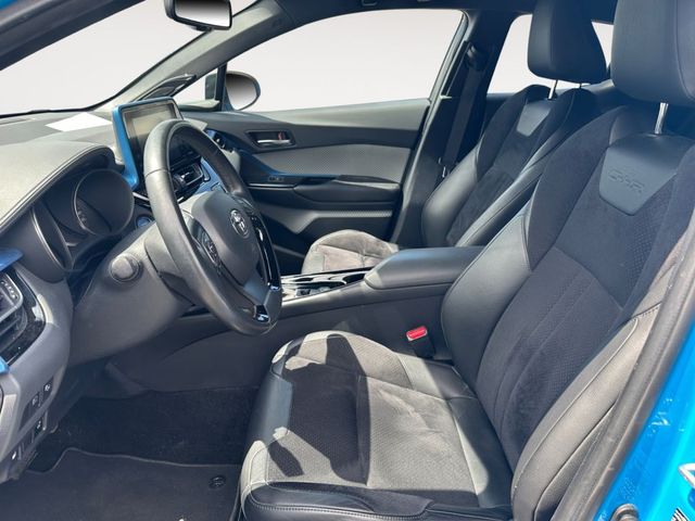C-HR Hybrid Style Selection
