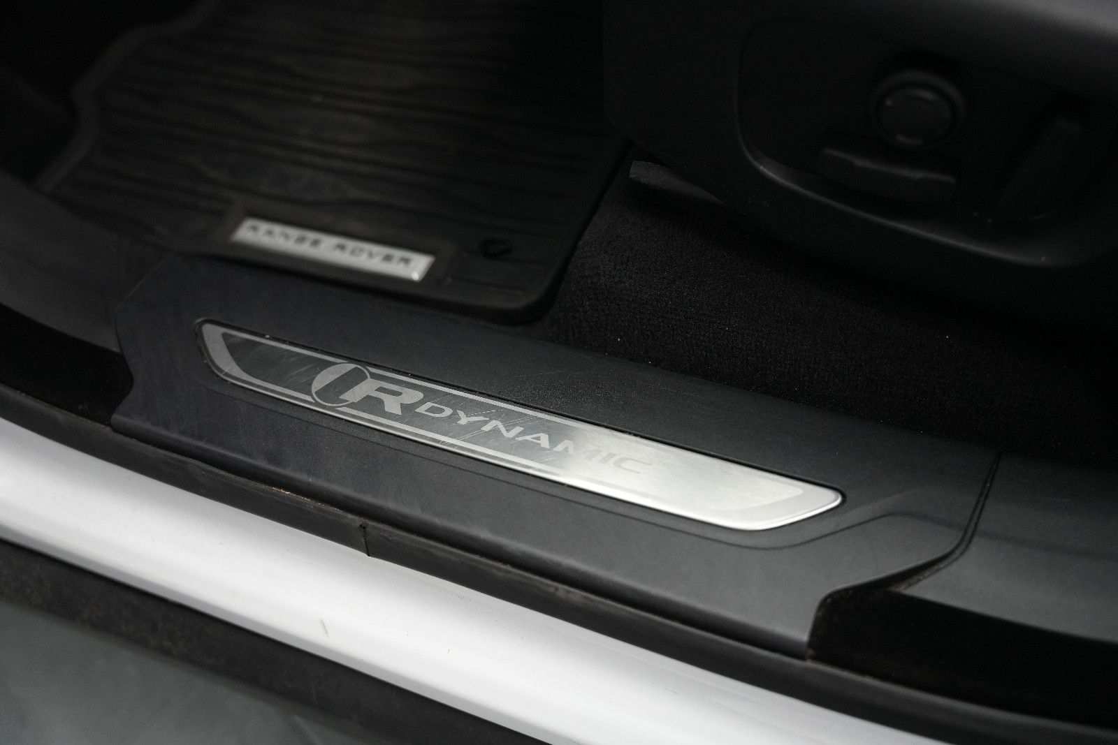 Fahrzeugabbildung Land Rover Range Rover Velar R-Dynamic SE*Pano*HUD*Meridian