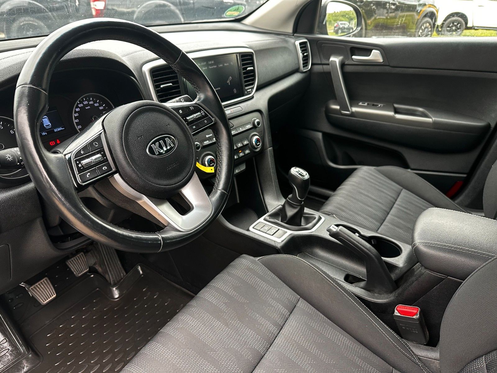 Fahrzeugabbildung Kia Sportage 2WD, Klimaaut., Shz, Cam.