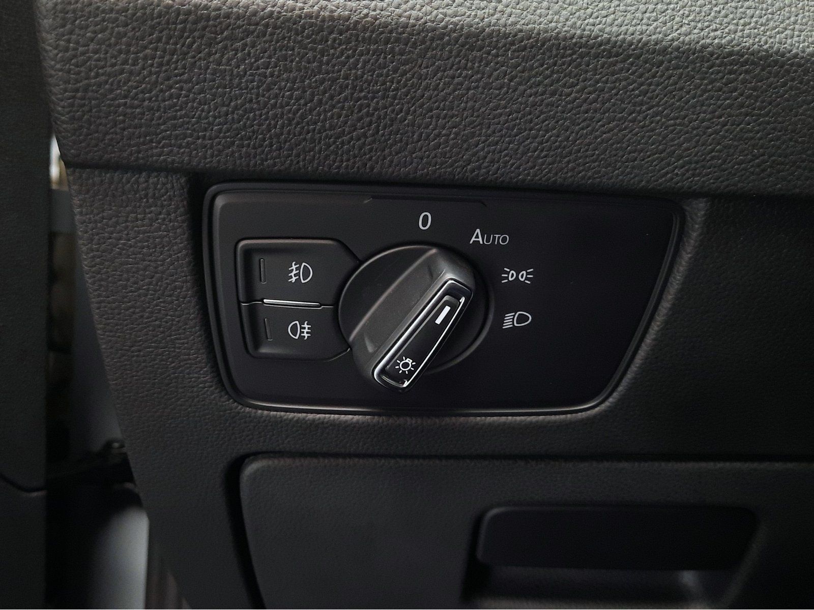 Fahrzeugabbildung Volkswagen Passat Variant Business TSI DSG *AHK*Navi*Cam*