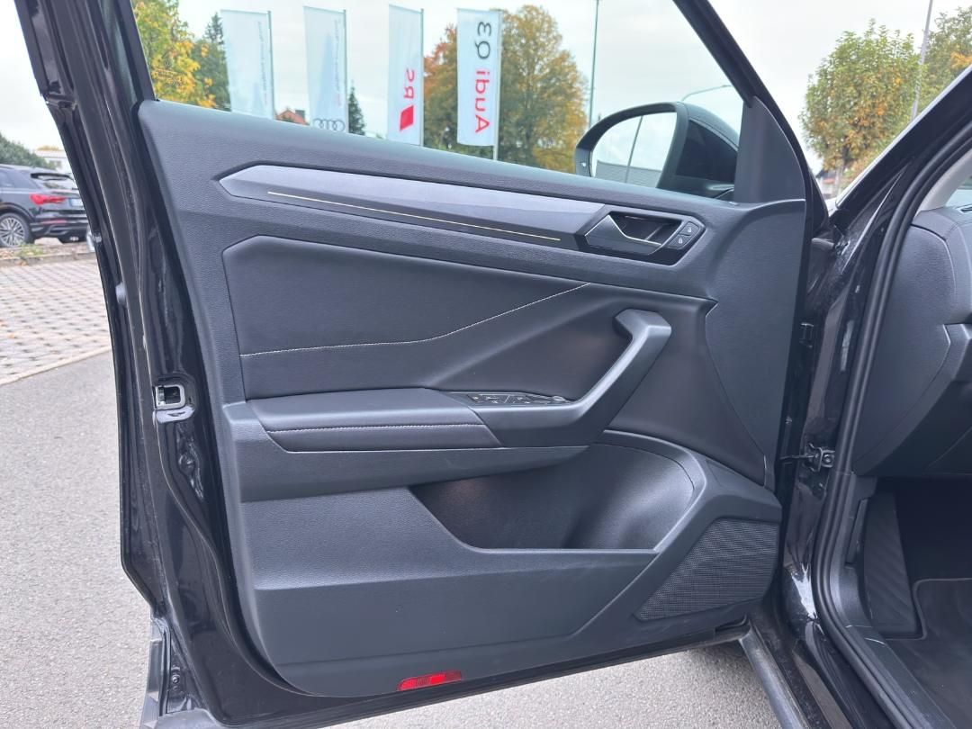 Fahrzeugabbildung Volkswagen T-ROC Style Style,AHK,GJR,APP-Connect,Navi,PDC,C