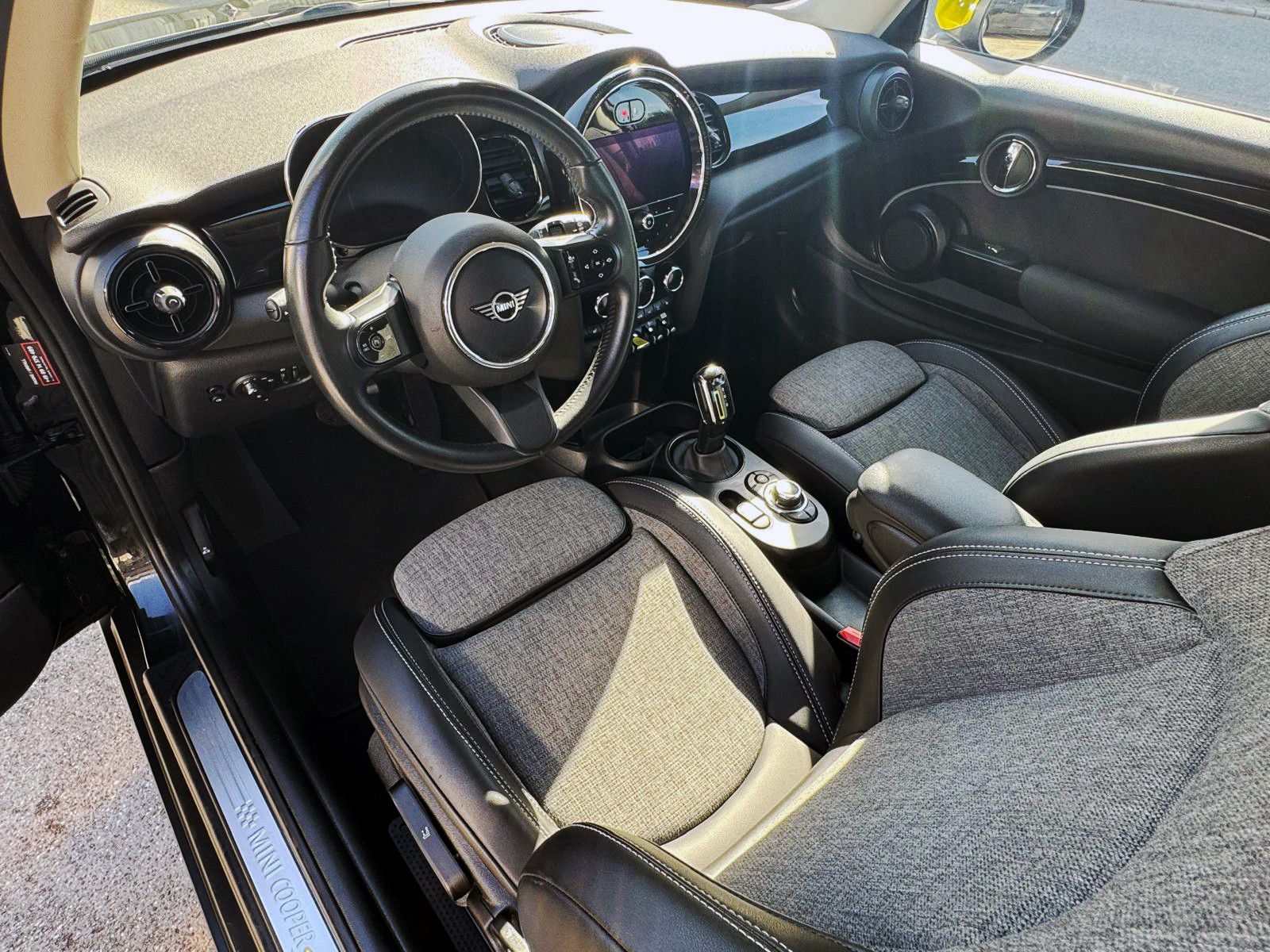 Fahrzeugabbildung MINI COOPER SE Classic-Trim KAM PDC SHZ TEMP NAV ALU
