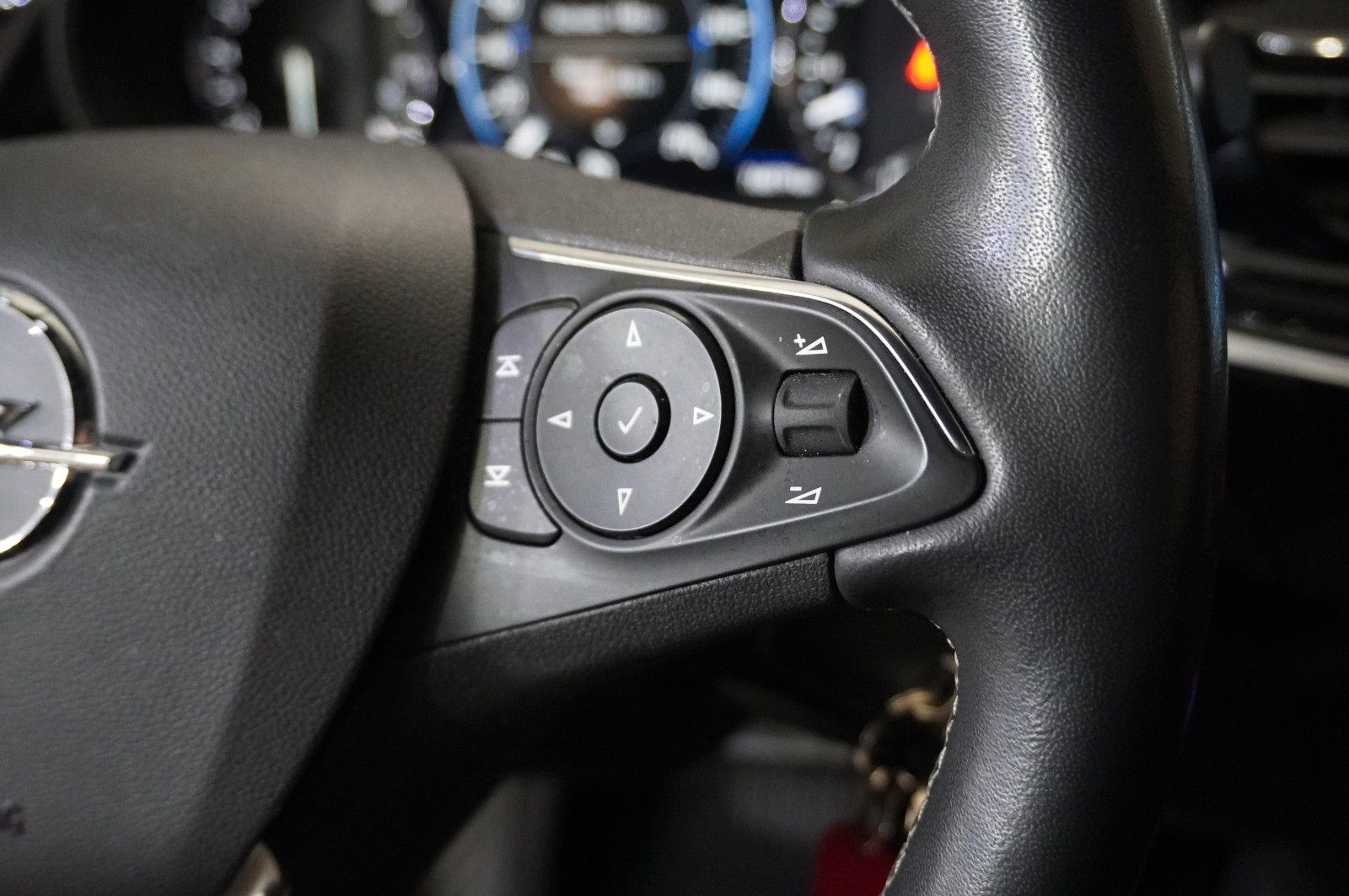 Fahrzeugabbildung Opel Insignia B ST 2.0T BUSINESS NAVI/LED/KAMERA/DAB+