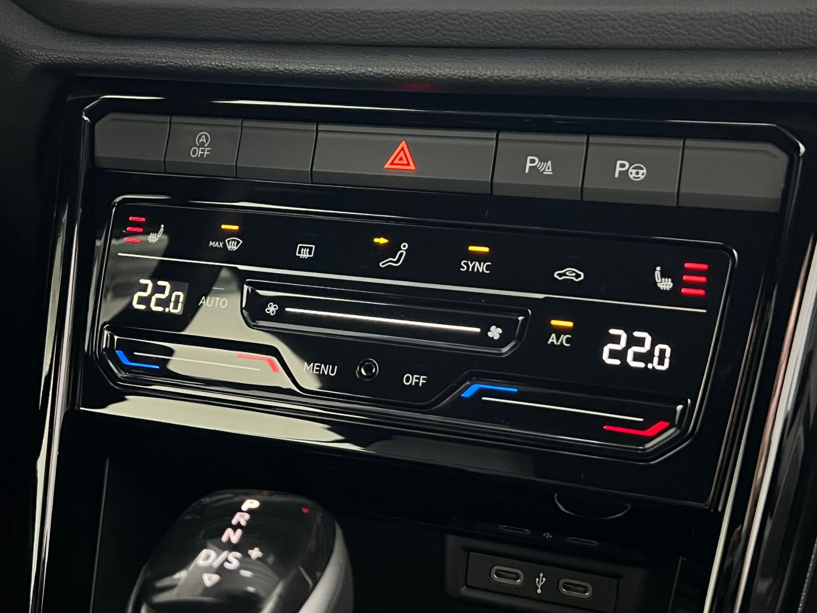 Fahrzeugabbildung Volkswagen T-Roc Cabriolet 1.5 TSI DSG *Black Style, AHK, L