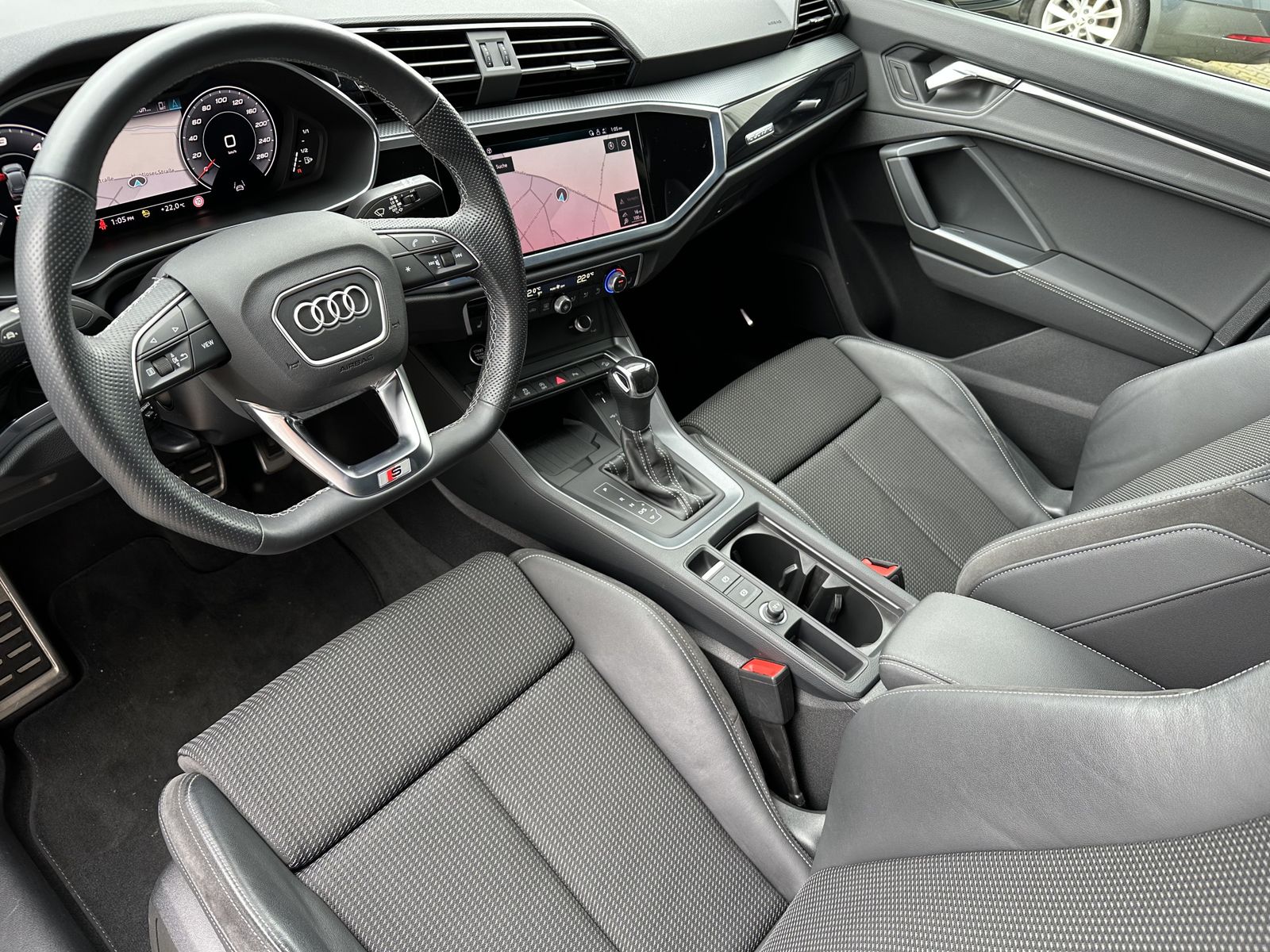 Fahrzeugabbildung Audi Q3 40 TDI Quattro S-Line NAV+LED+ACC+B&O+VCOCK