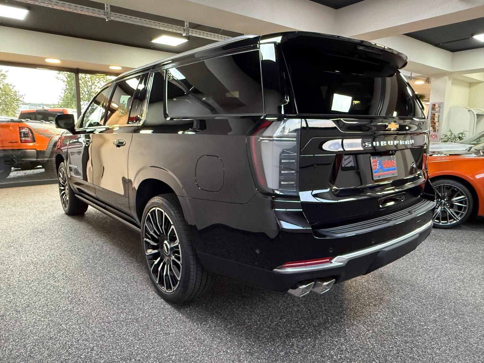 Fahrzeugabbildung Chevrolet 2026 SUBURBAN HIGH COUNTRY 24"-PANORAMA