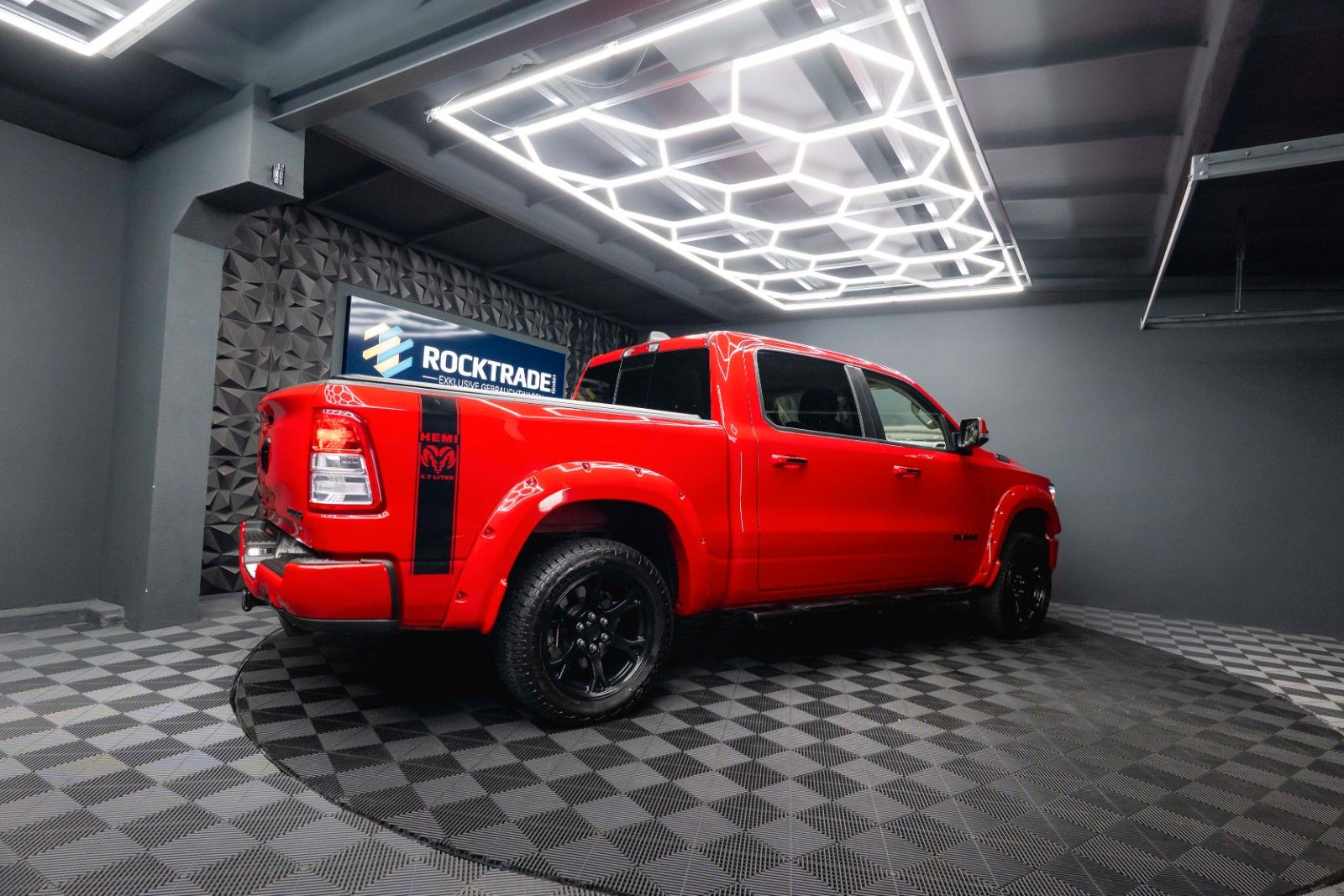 Fahrzeugabbildung Dodge RAM 5.7 V8 HEMI 4x4 LPG BRC Offroad Night-Paket