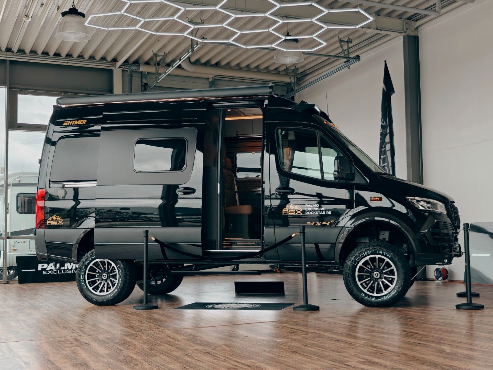 Fahrzeugabbildung HYMER / ERIBA / HYMERCAR GRAND CANYON S MB 600 4x4² RSX - TRIPLE CARBON