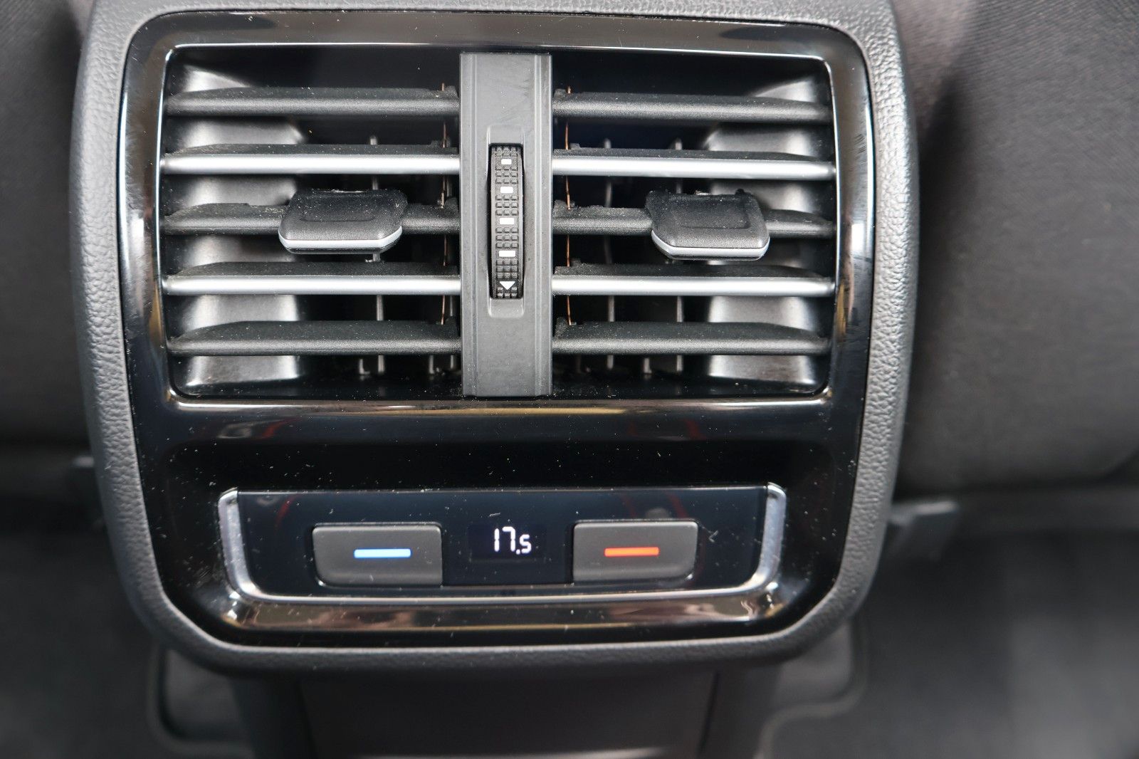 Fahrzeugabbildung Volkswagen Passat Lim. Comfortline BMT/Start-Stopp