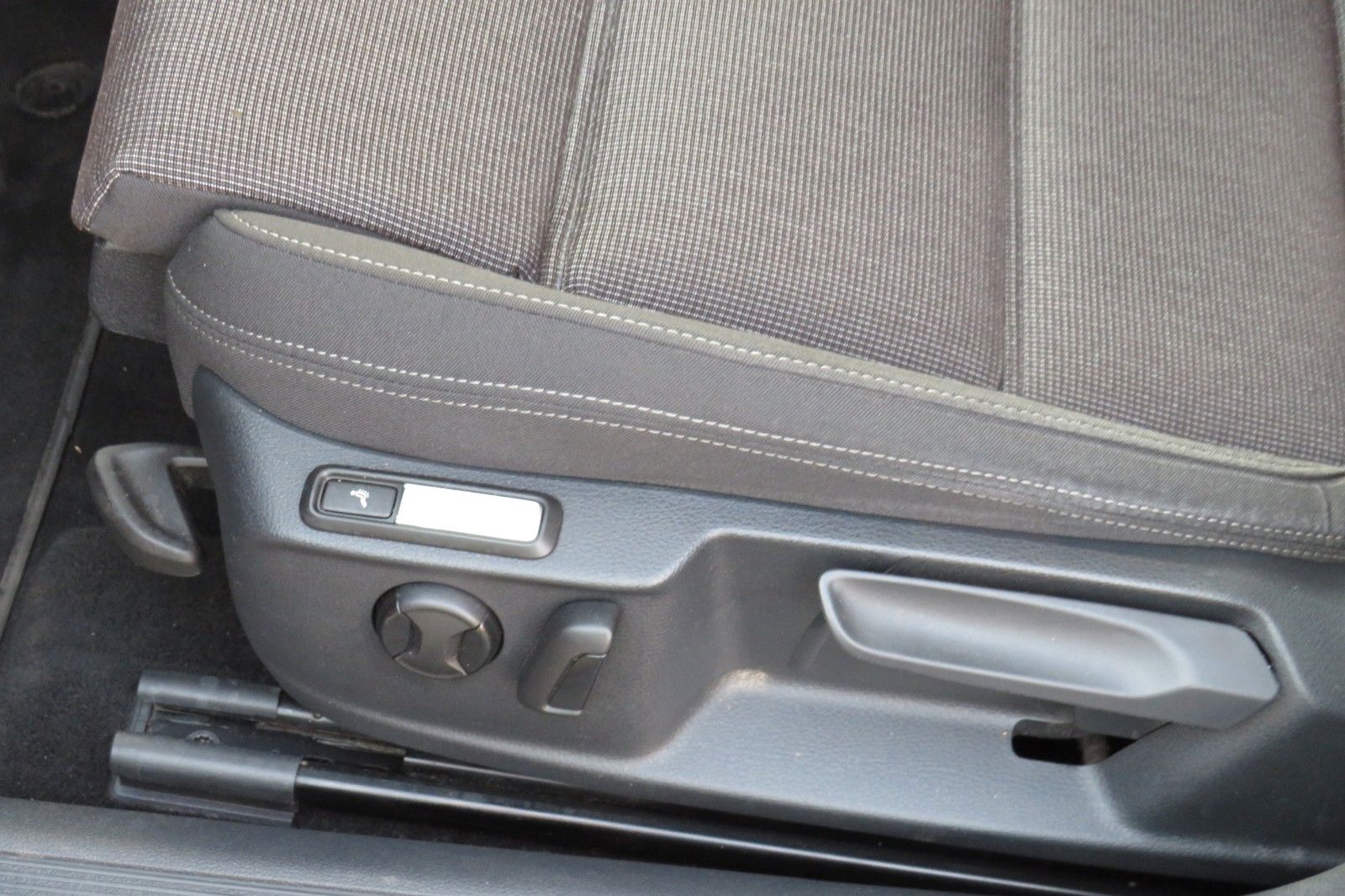 Fahrzeugabbildung Volkswagen Comfortline ACC LED KAMERA AHK NAVI APP-CONNECT