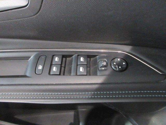 Fahrzeugabbildung Peugeot 3008 Allure Pack 1.2T LED/NAVI/PDC/R'CAM/DAB