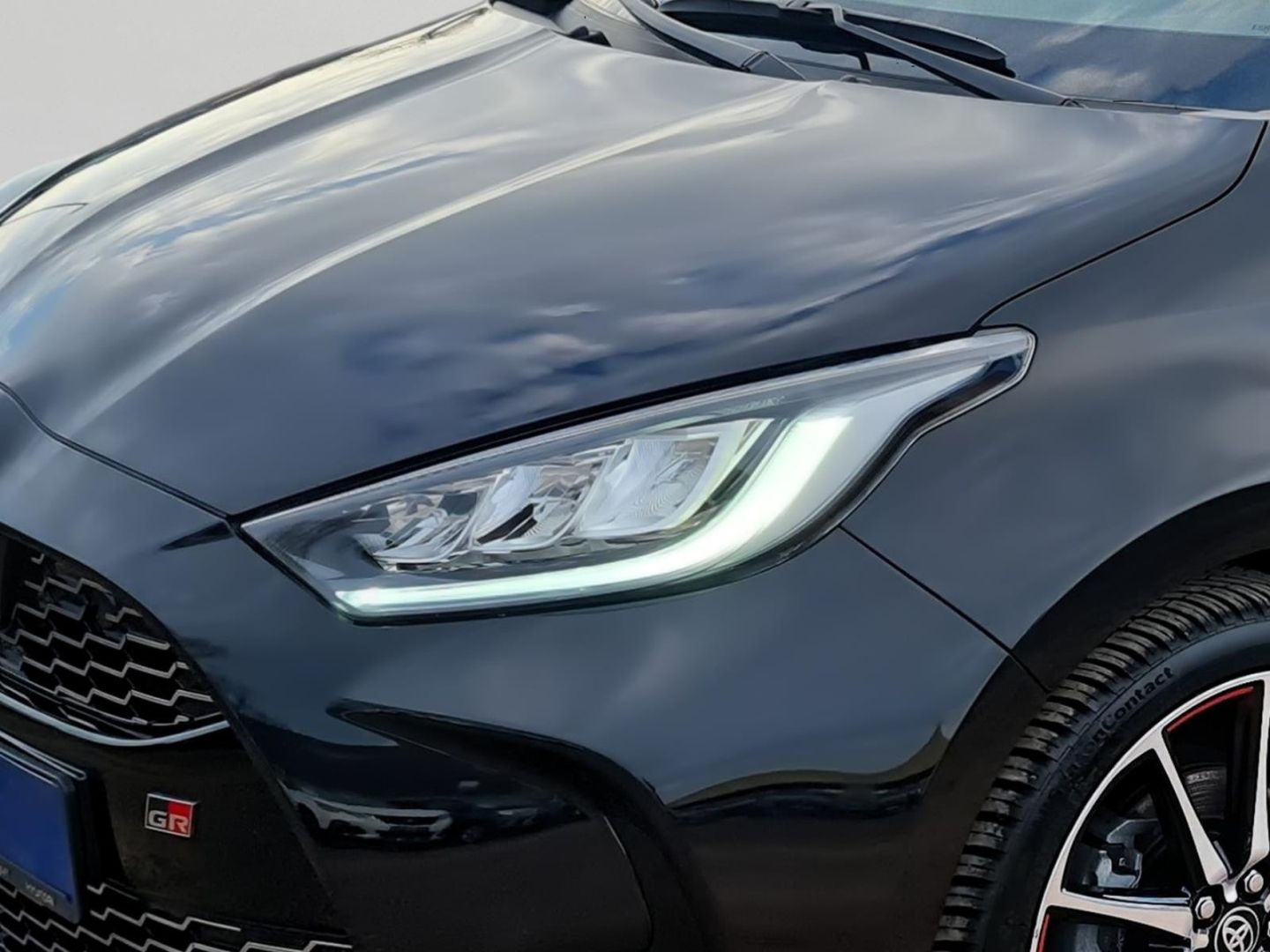 Fahrzeugabbildung Toyota Yaris GR Sport ALCANTARA+LED+SHZ+ACAA+KAMERA