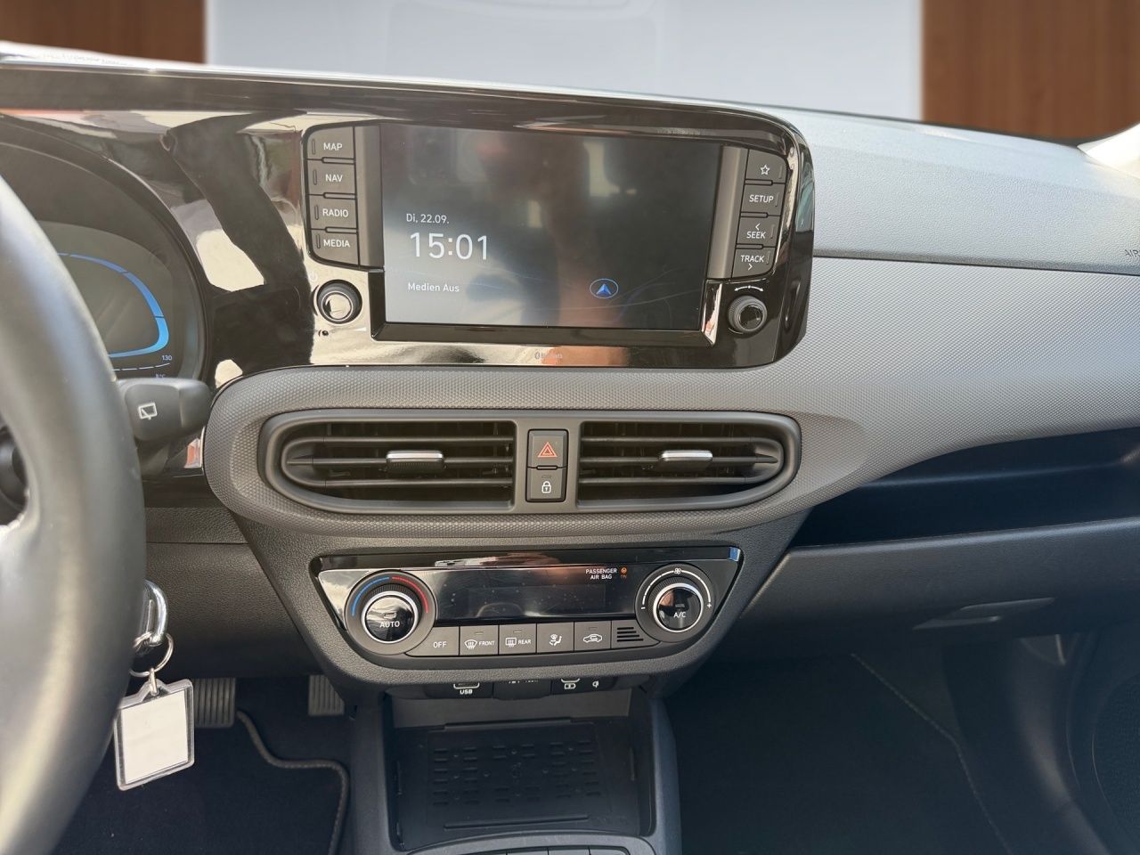 Fahrzeugabbildung Hyundai i10 TREND *Klima*NAVI*CARPLAY*SHZ*LHZ*DAB*