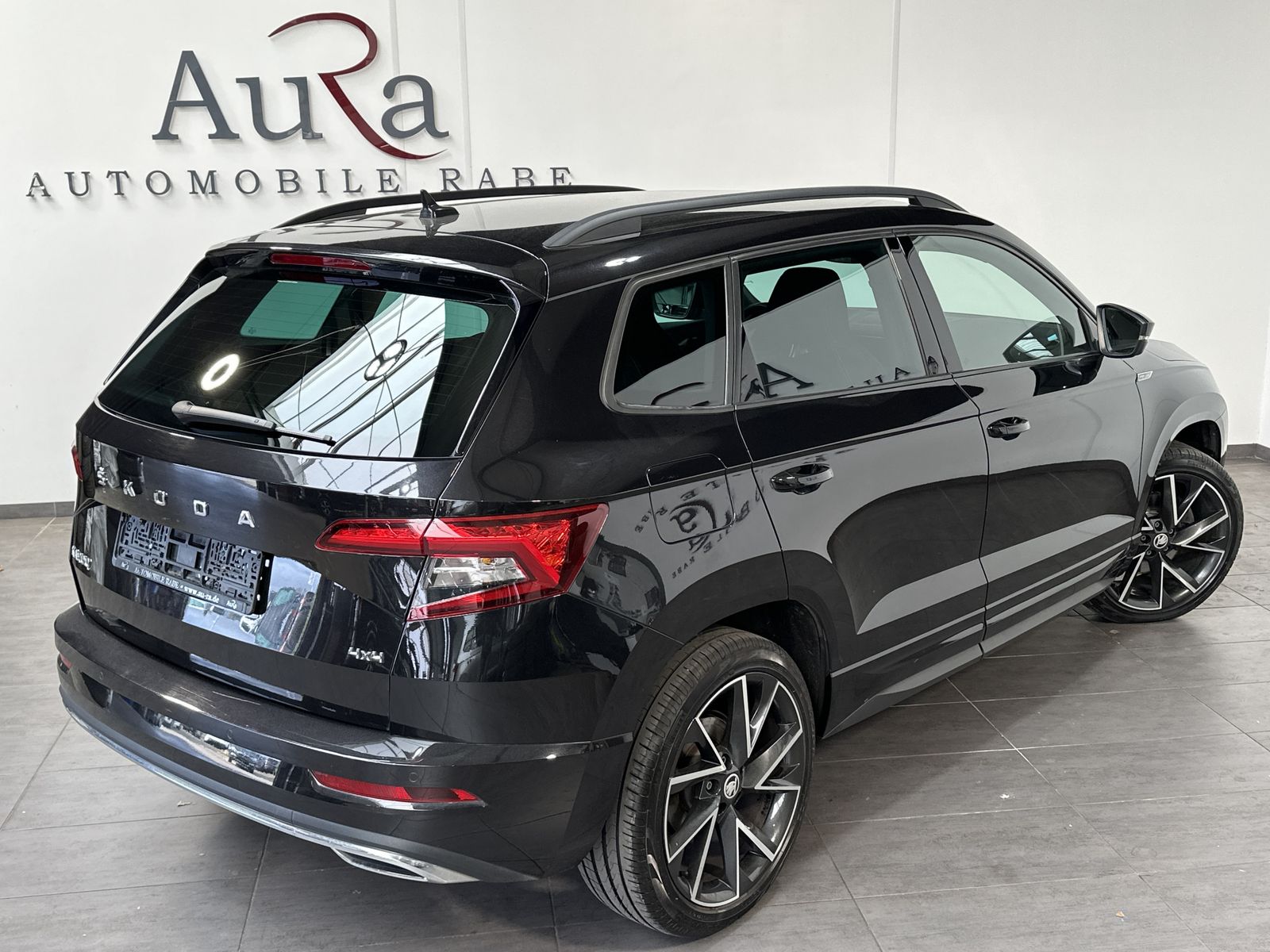 Fahrzeugabbildung SKODA Karoq 2.0 TDI DSG 4x4 Sportline NAV+LED+ACC+KAM