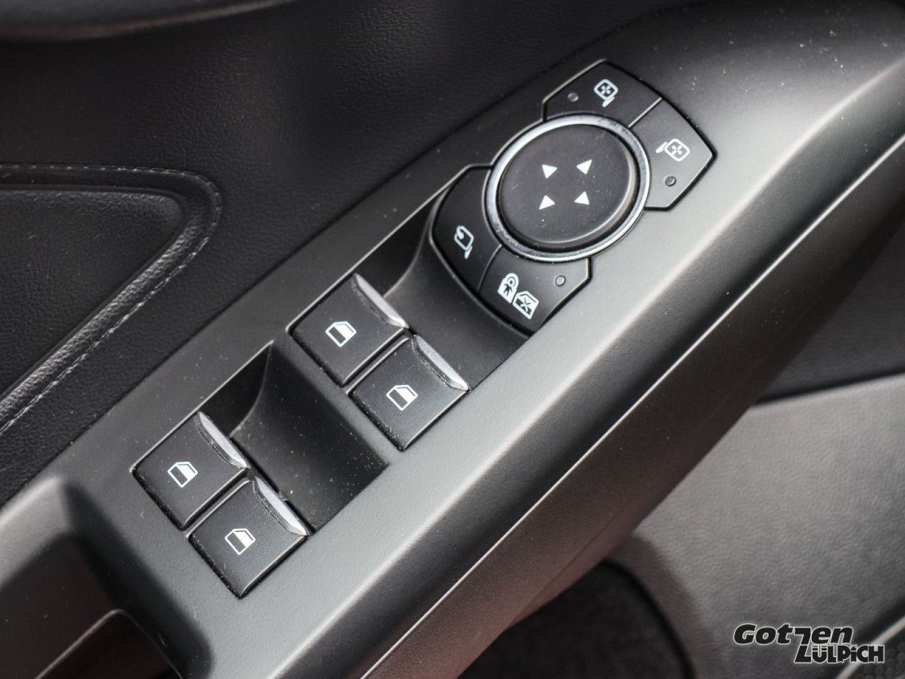 Fahrzeugabbildung Ford Focus Turnier ST-Line 2.0 TDCi Navi Pano LED PDC