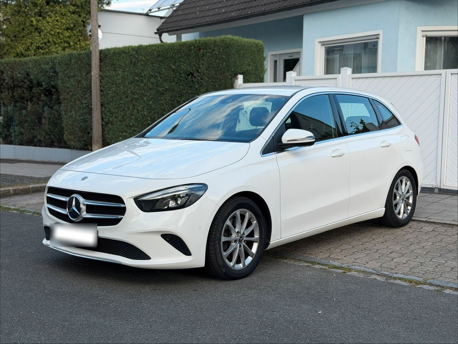 MERCEDES-BENZ Mercedes B220d CDI Aut* LED Navi AHK Euro6