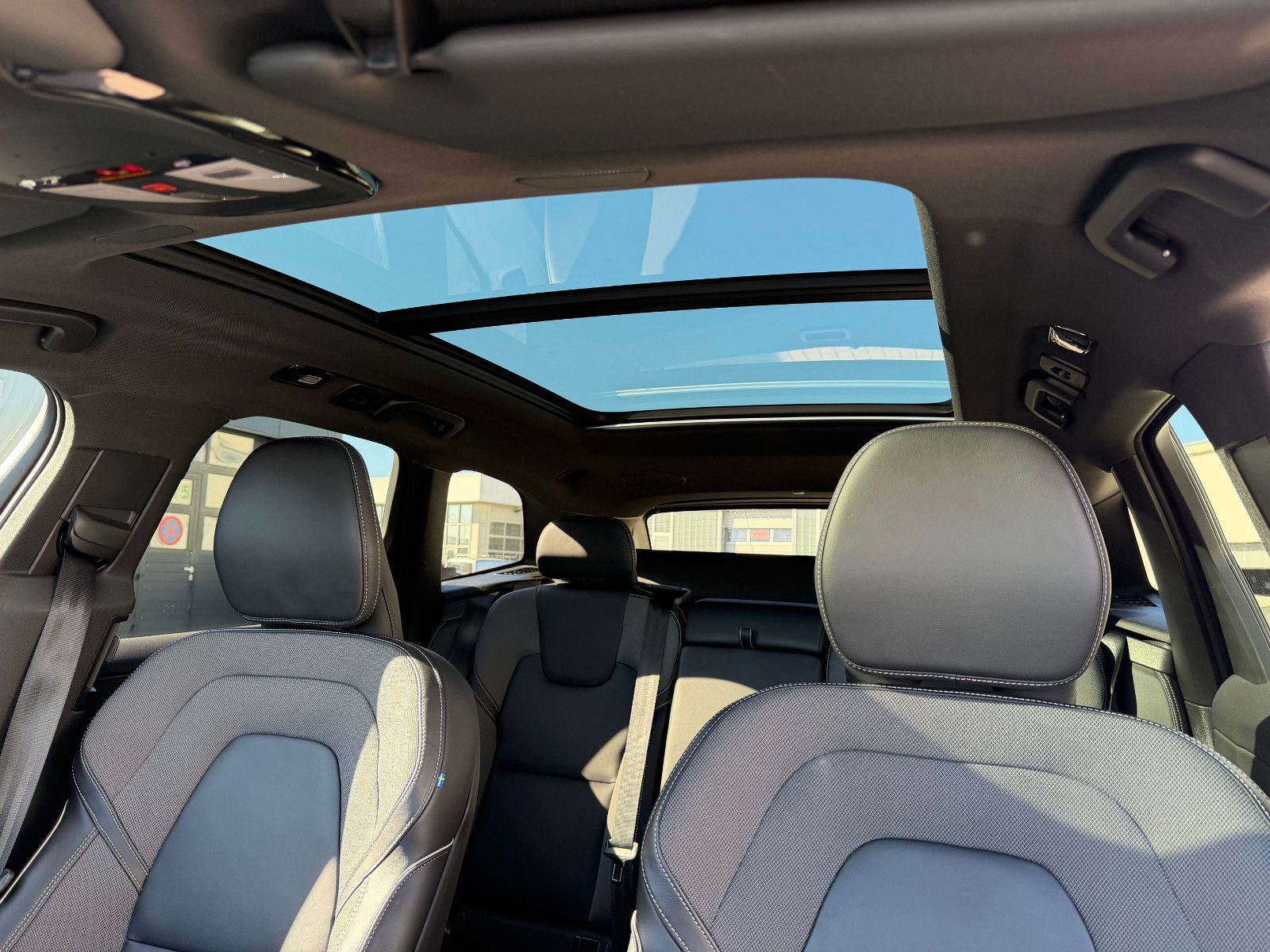 Fahrzeugabbildung Volvo XC60 B4 B Plus Dark*H&K*360°*PANO*AHK*STHZG*