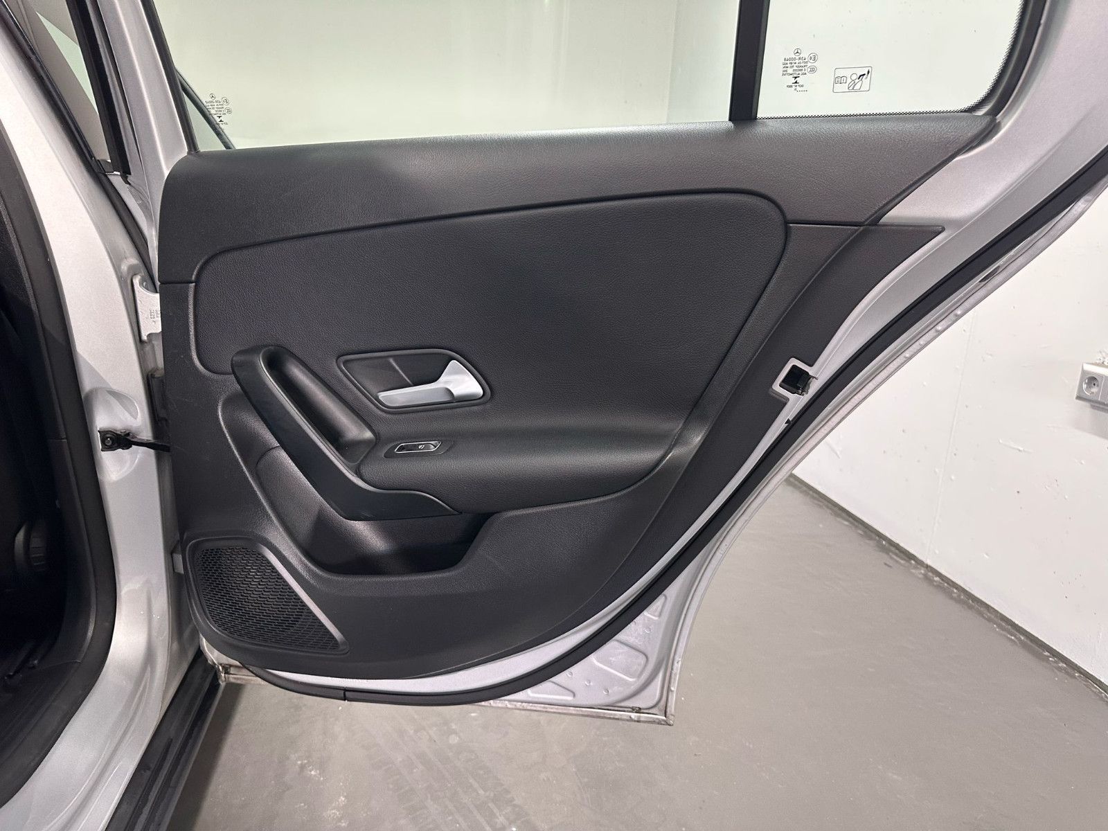 Fahrzeugabbildung Mercedes-Benz A 200 d DCT *DISTRO*AHK*LED*NAVI*BUSINESS*SH