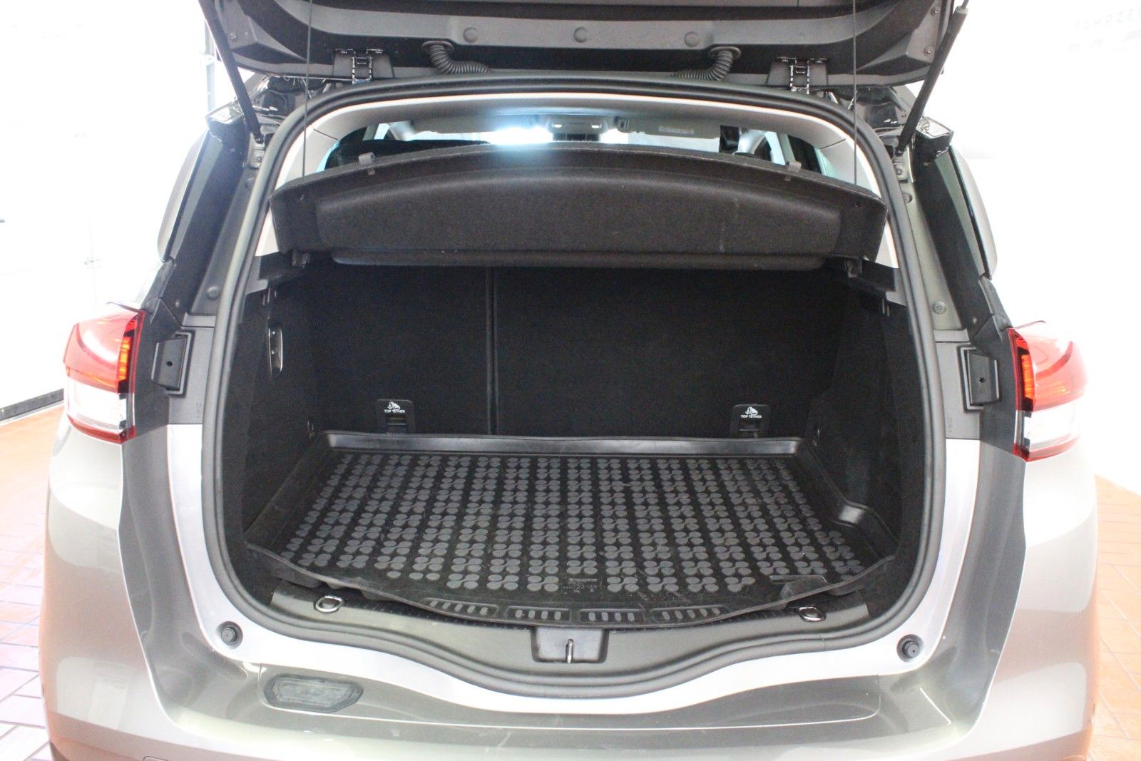 Fahrzeugabbildung Renault Scenic dCi 160 EDC Bose Edition*AHK*Winter