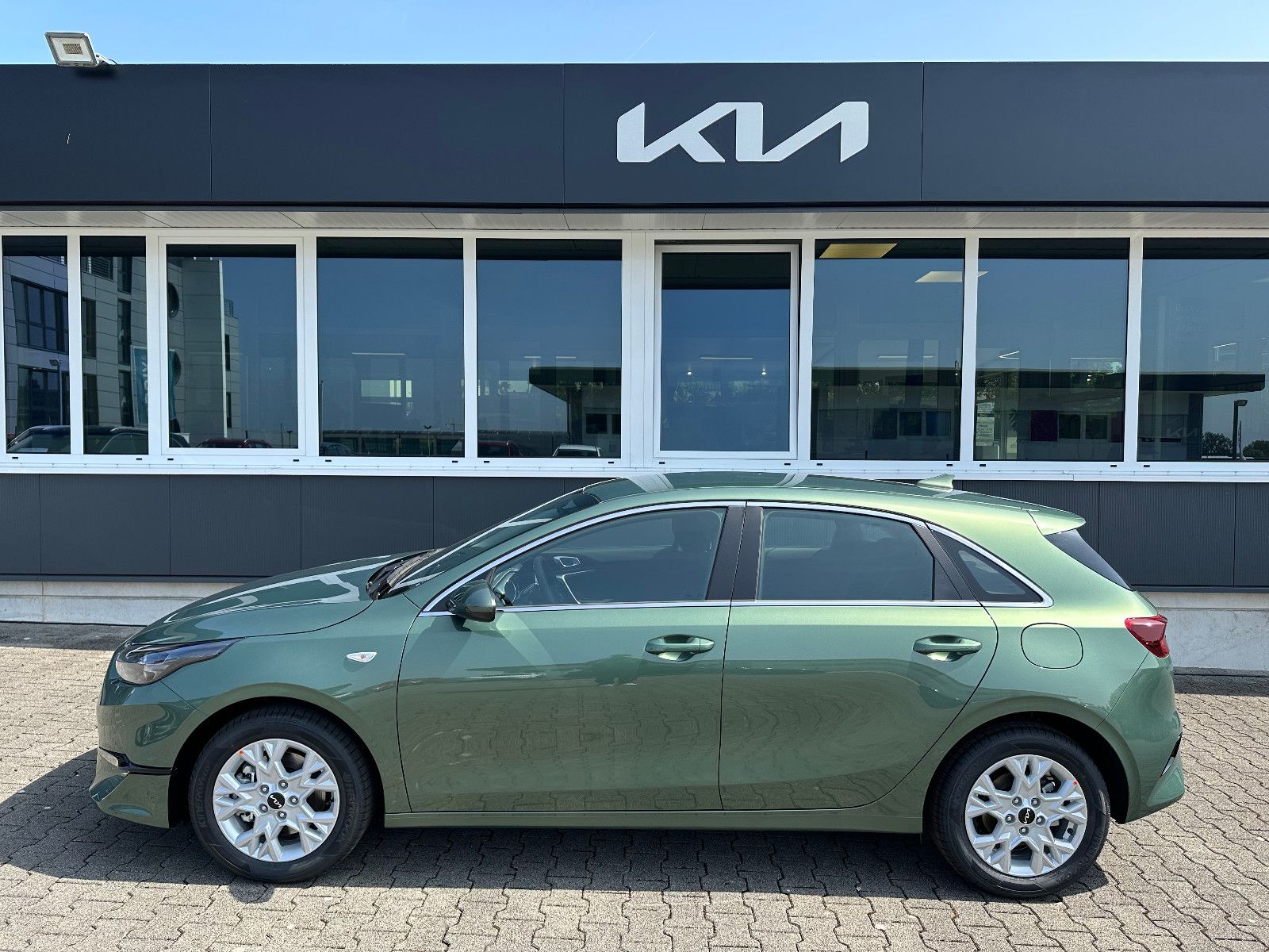 Fahrzeugabbildung Kia cee'd / Ceed  1.5 T-GDI MT VISION NAVI KOMF+