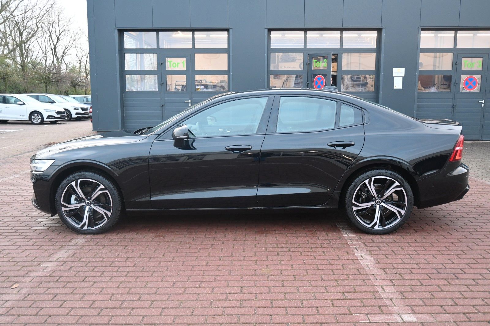 Fahrzeugabbildung Volvo S60 B4 B DSG Plus Dark*STHZG*360°*PANO*ACC*AHK