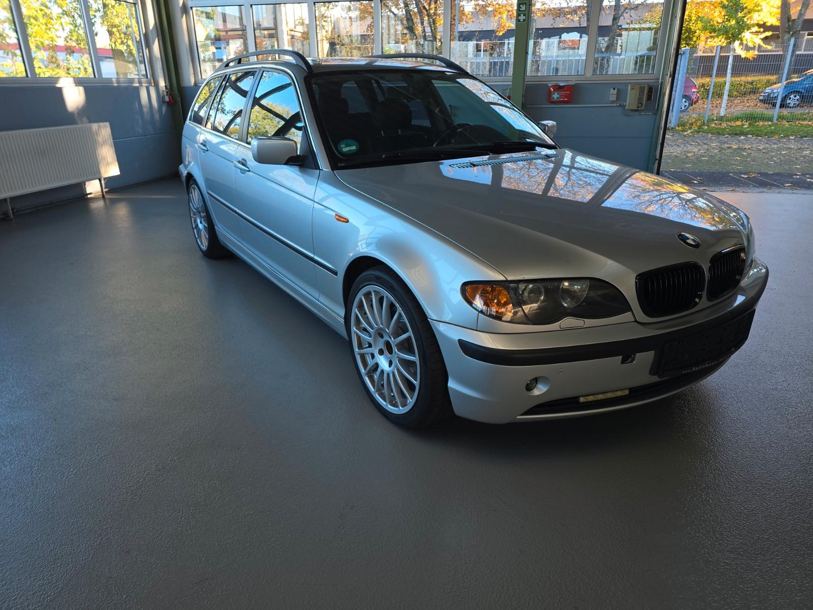 BMW 320 2004 — interior