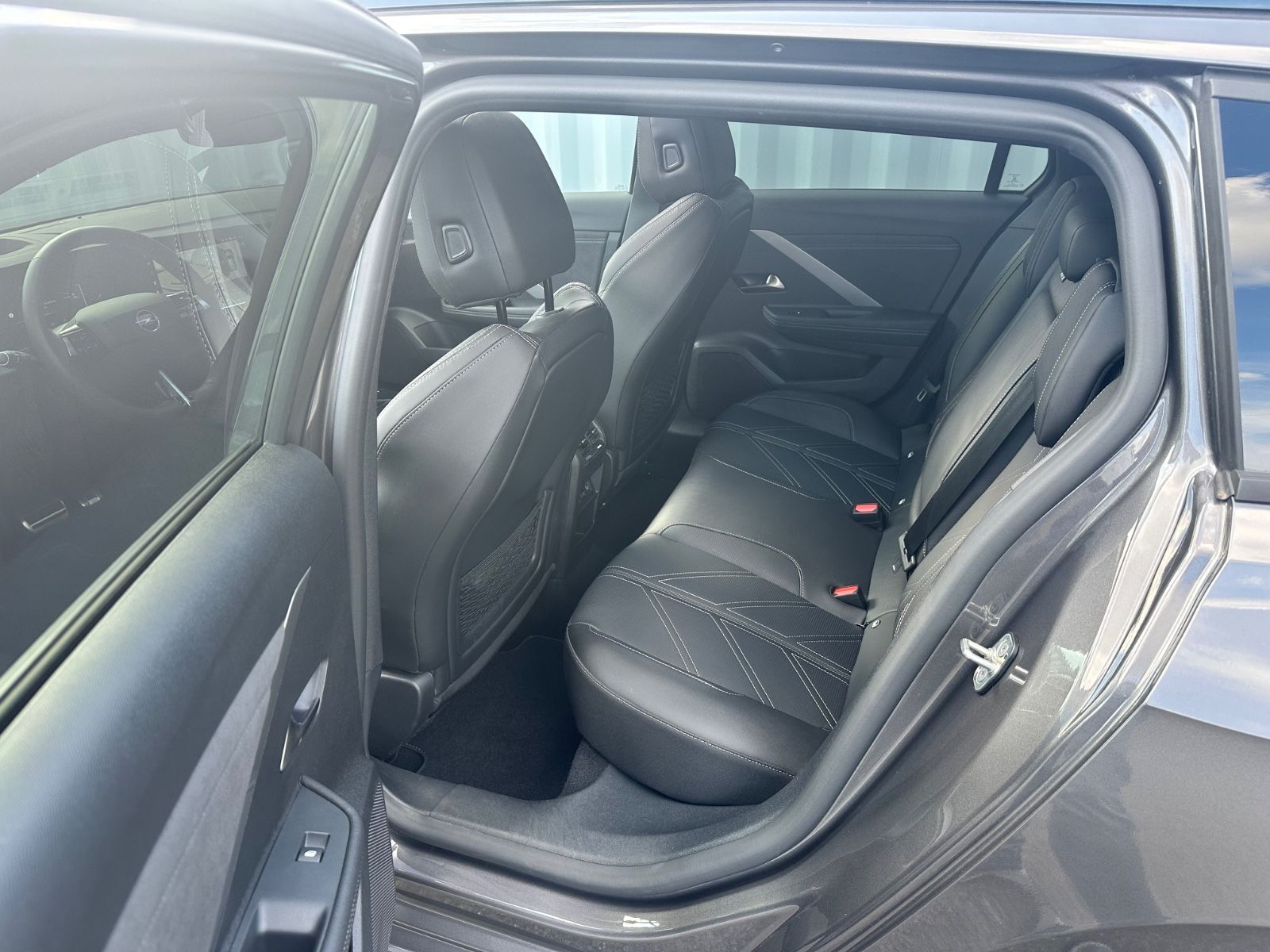 Fahrzeugabbildung Opel Astra Sports Tourer Ultimate AHK*Automatik*Navi
