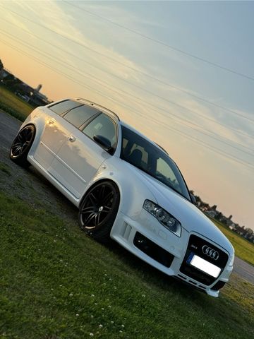 Audi RS4 White Edition