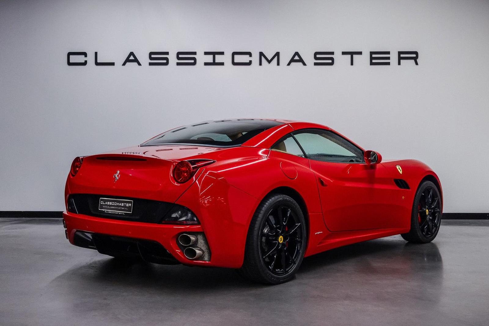 Ferrari California 30 4.3 V8 490 ch • Boîte F1 double embrayage • 29 600 km • Rouge / cuir beige