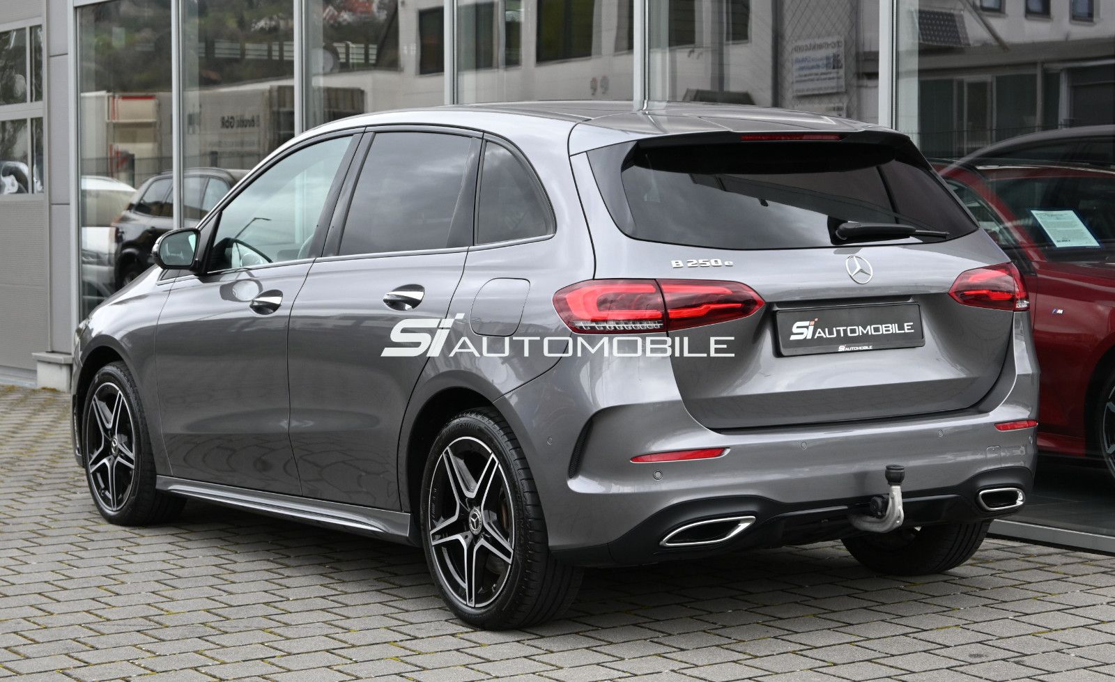 Fahrzeugabbildung Mercedes-Benz B 250 e Hybrid AMG LINE Night °ACC°AHK°360°MEMO°