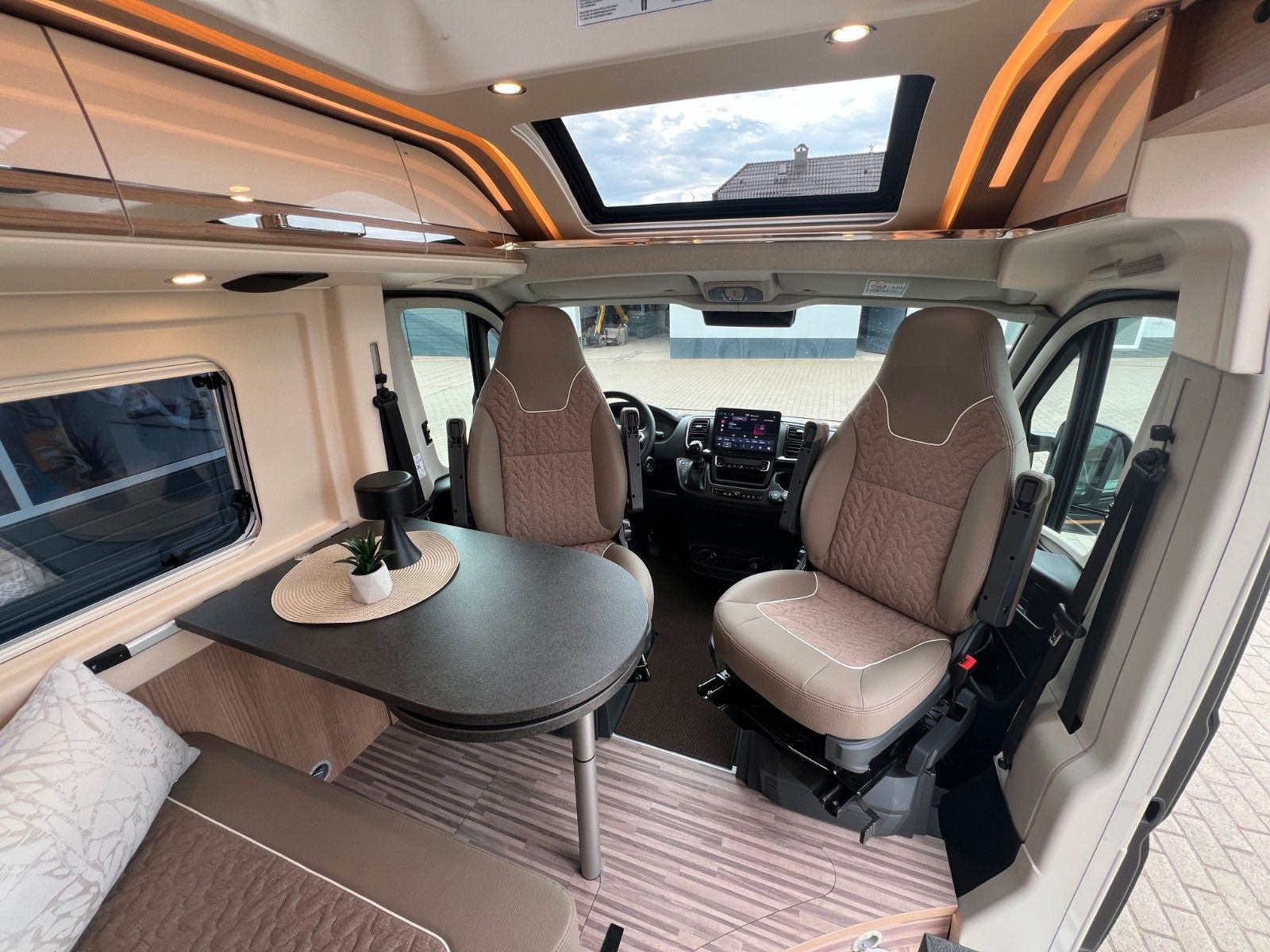 Fahrzeugabbildung Malibu Van Family 4 GT skyview 640 LE RB Aufstelldach